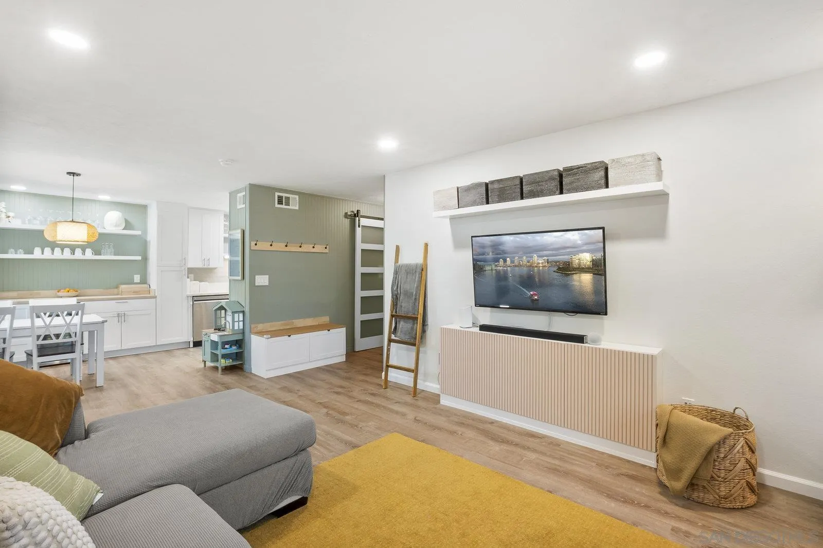 Photo #5: 260001427 Listing: Photo #5