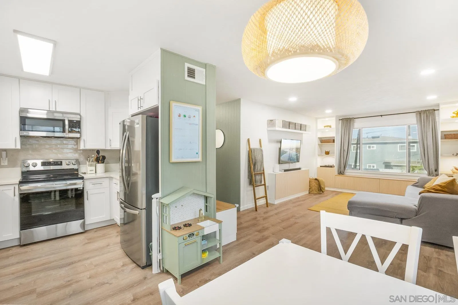 Photo #1: 260001427 Listing: Photo #1