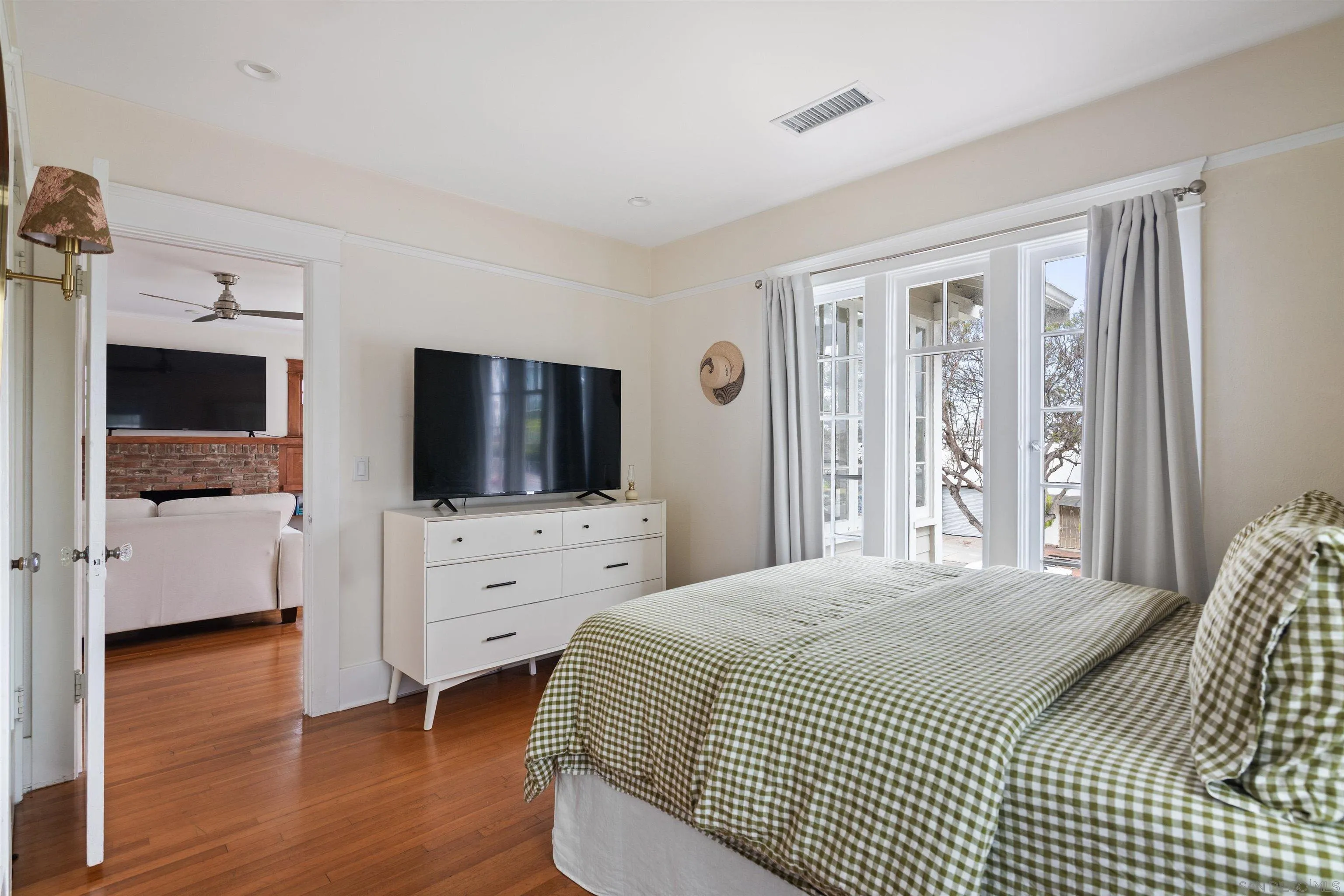 https://cdn.realtyfeed.com/cdn/127/260001431/23c1f63113fb866fdafd65d52171578b.webp
