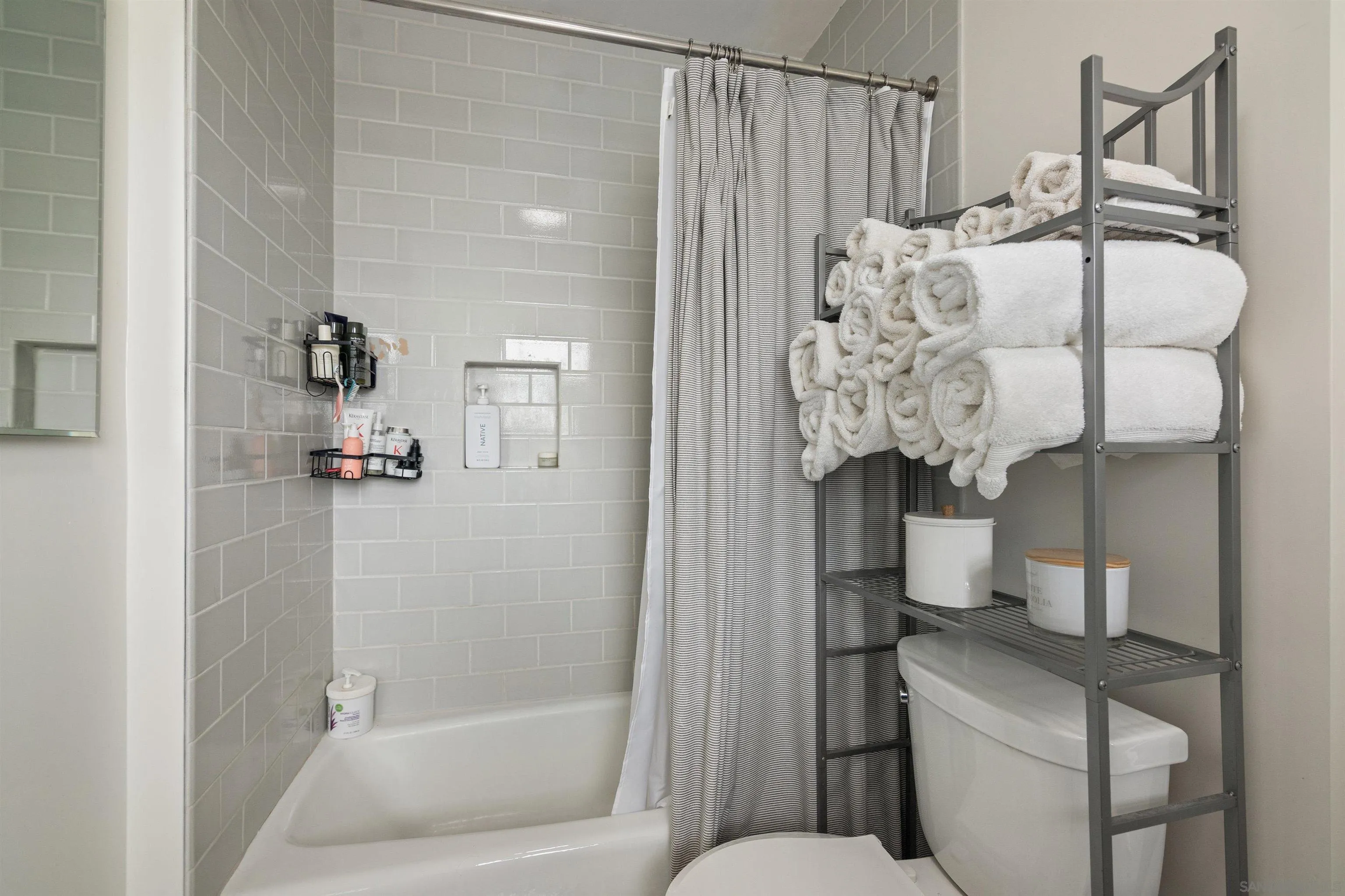 https://cdn.realtyfeed.com/cdn/127/260001431/cf951115dfbdeda5b35d0c94a6267116.webp