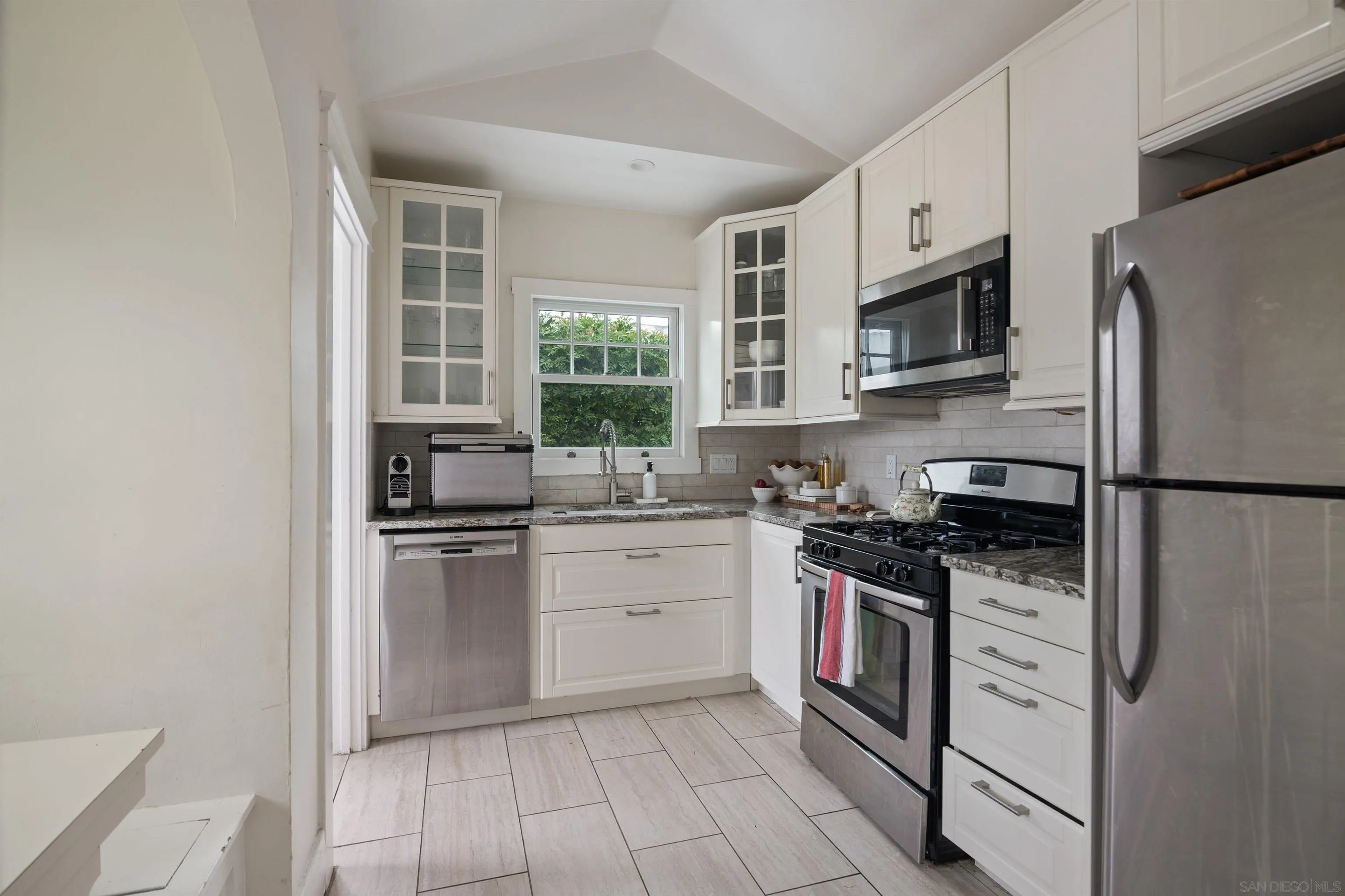 https://cdn.realtyfeed.com/cdn/127/260001431/f097b32791e749ac274a320fd9647cb4.webp
