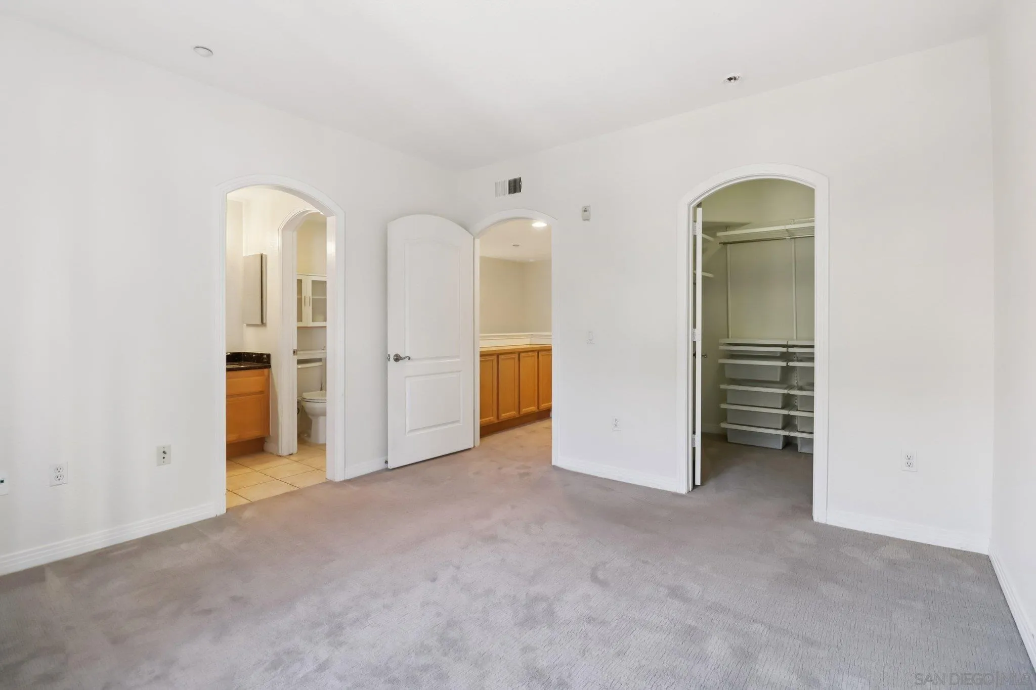 https://cdn.realtyfeed.com/cdn/127/260001432/14f4ee1a2da26ece5098f36350e4c72b.webp