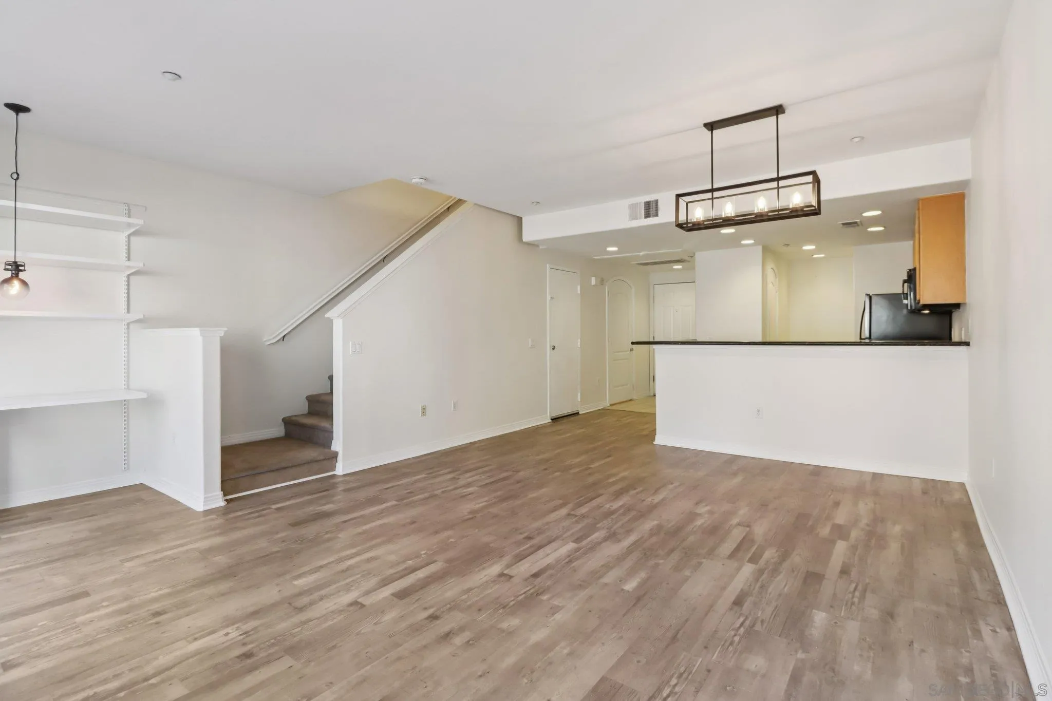https://cdn.realtyfeed.com/cdn/127/260001432/4dc1dbd593b157cf134e3c12243000da.webp