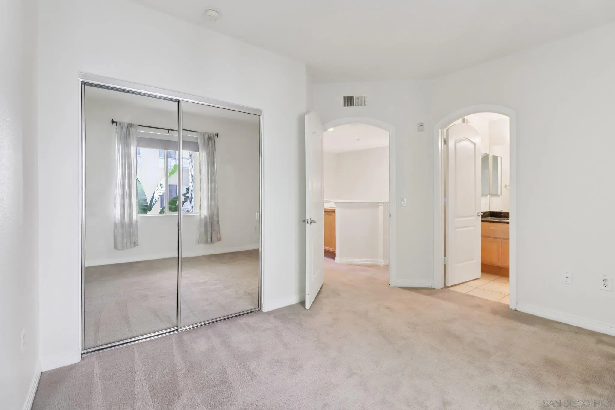 https://cdn.realtyfeed.com/cdn/127/260001432/ea9d13eef48c4a3997b37fb8399746c9.webp