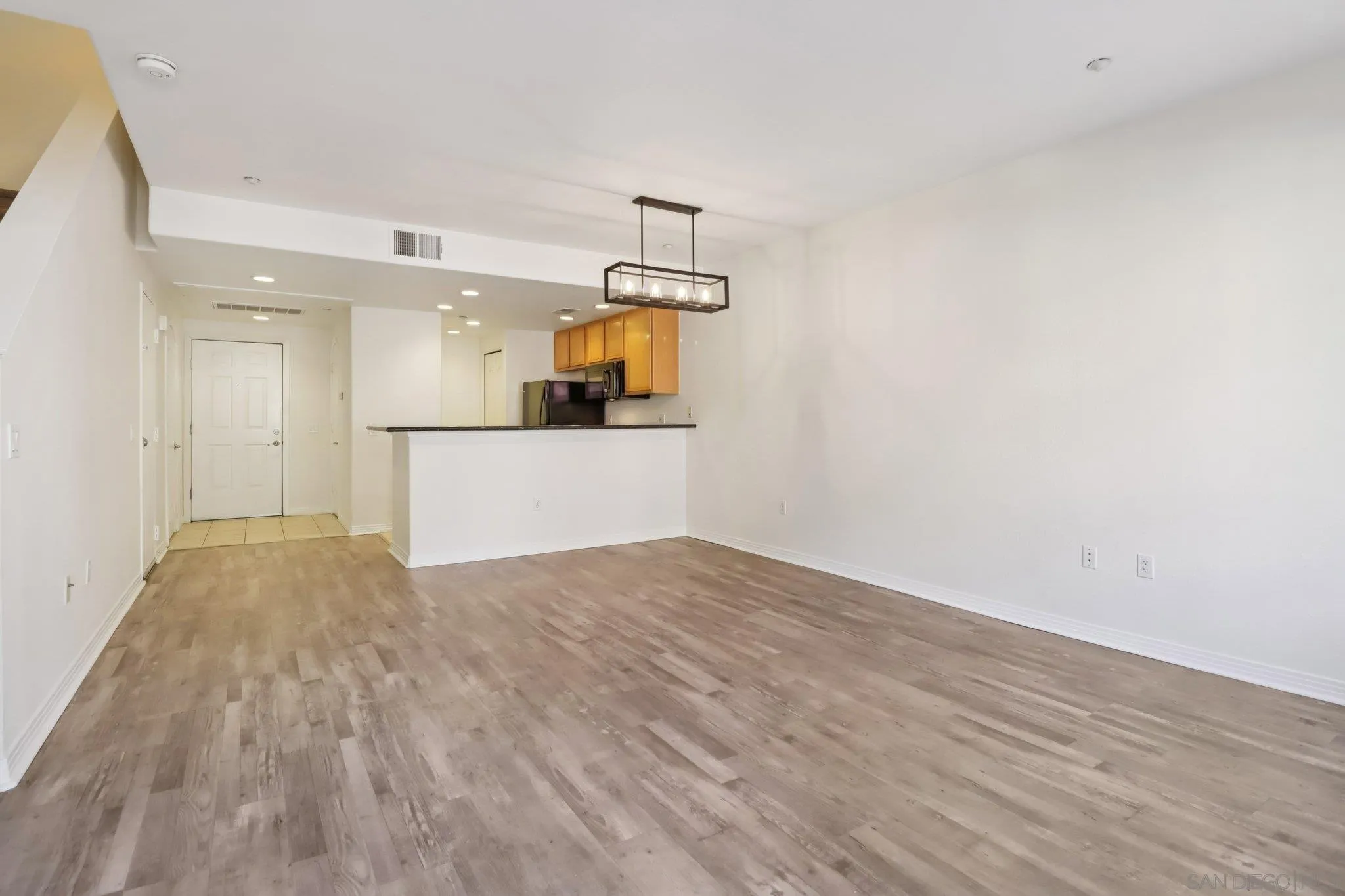 https://cdn.realtyfeed.com/cdn/127/260001432/f27ae11fb097a1ebb144281f19d9b8cb.webp