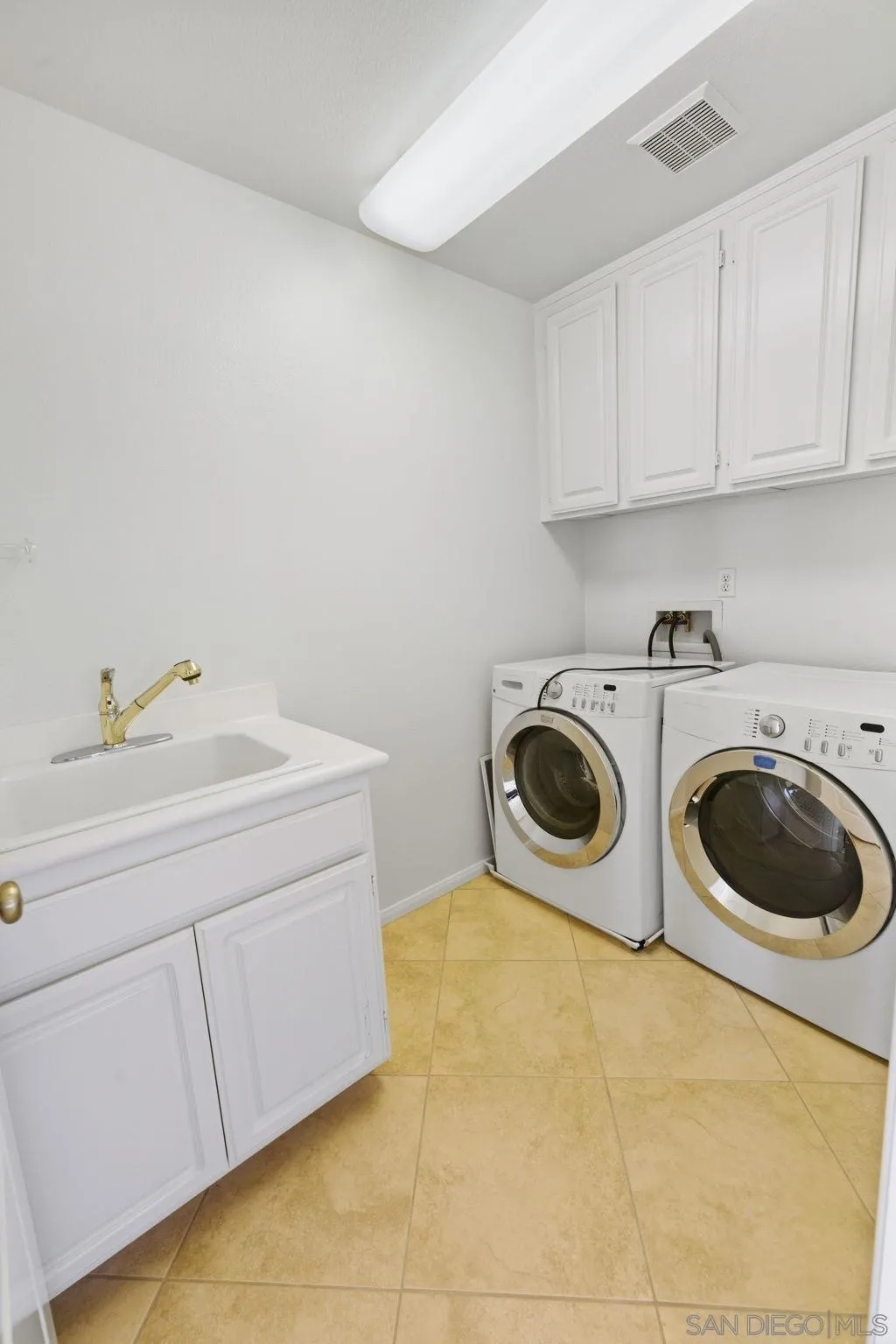 https://cdn.realtyfeed.com/cdn/127/260001434/080ed7241c21fde1f24007881ccdaf52.webp