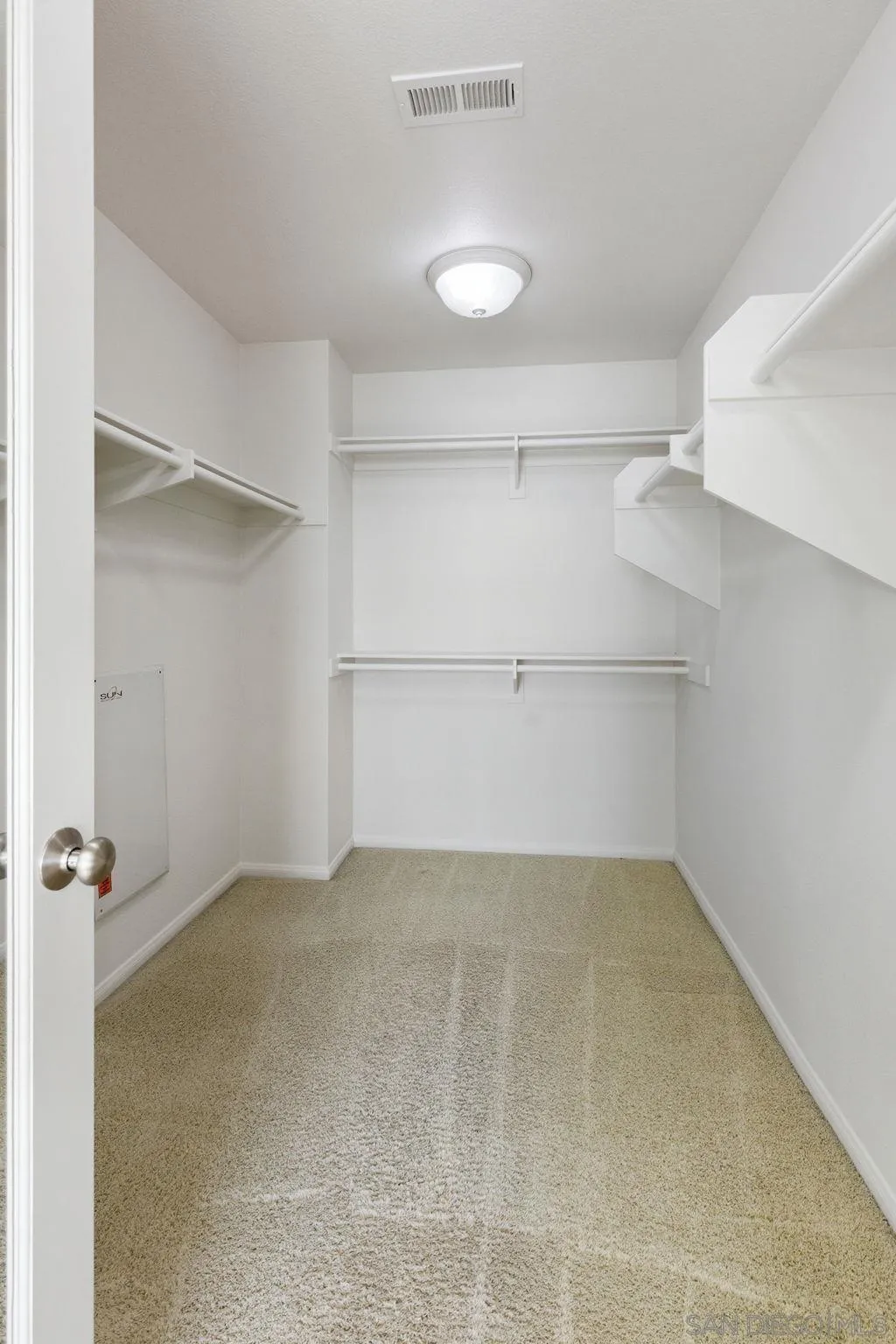 https://cdn.realtyfeed.com/cdn/127/260001434/2a00dc905318a75553b9a4f70cd1f437.webp