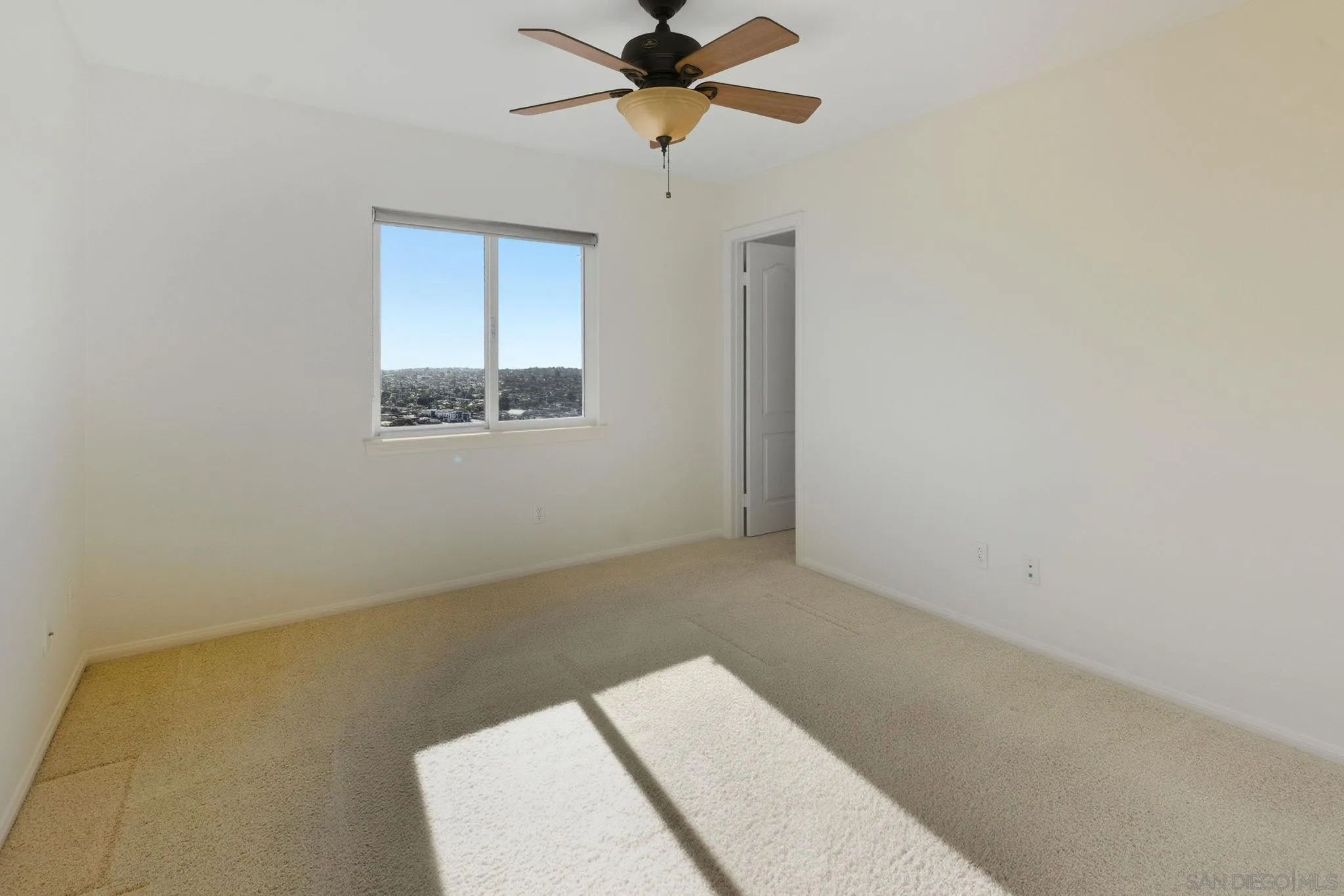 https://cdn.realtyfeed.com/cdn/127/260001434/43ee905e979791528022412cdbe00698.webp