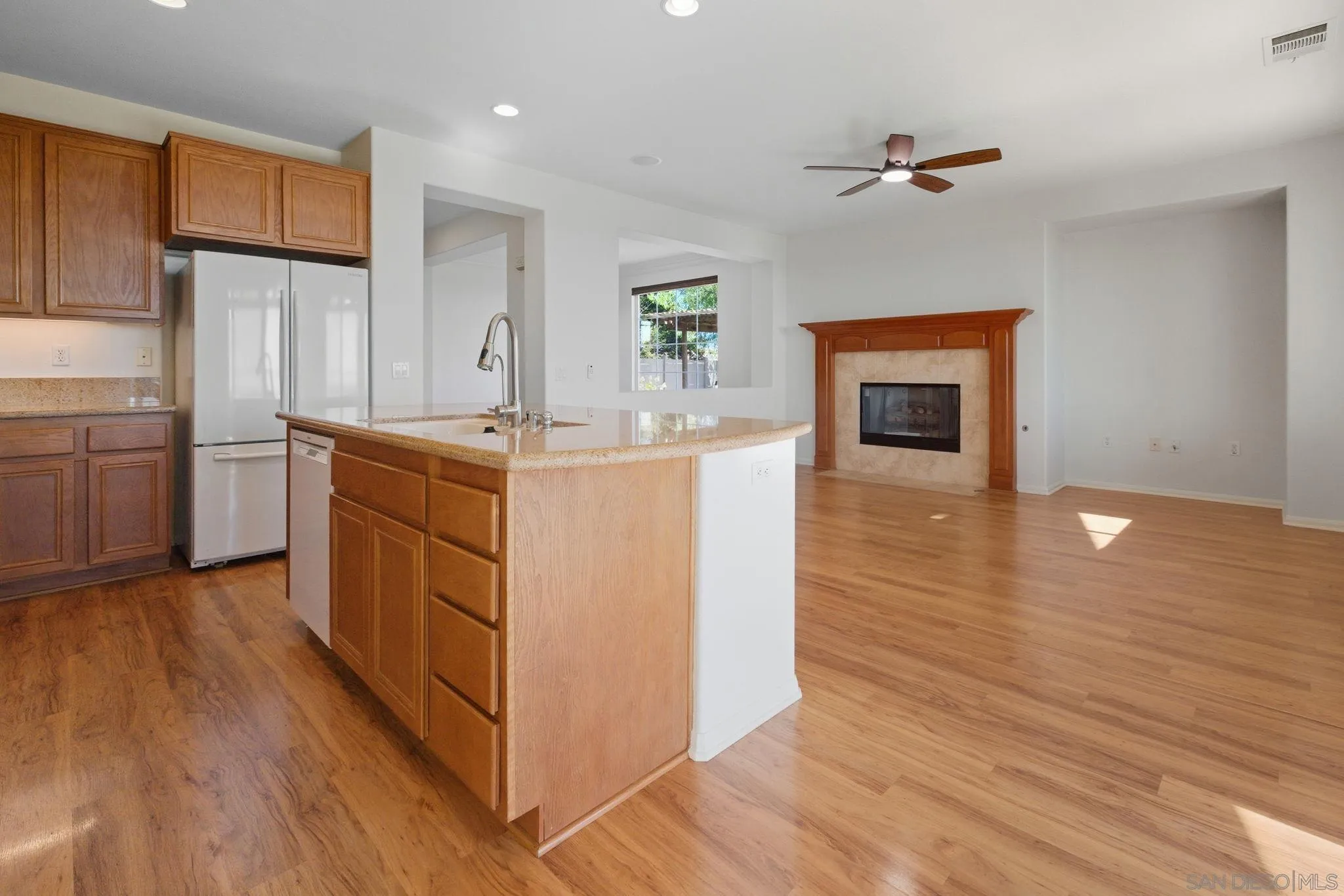 https://cdn.realtyfeed.com/cdn/127/260001434/8c530f1febe55f53b445e3466b2a36a2.webp