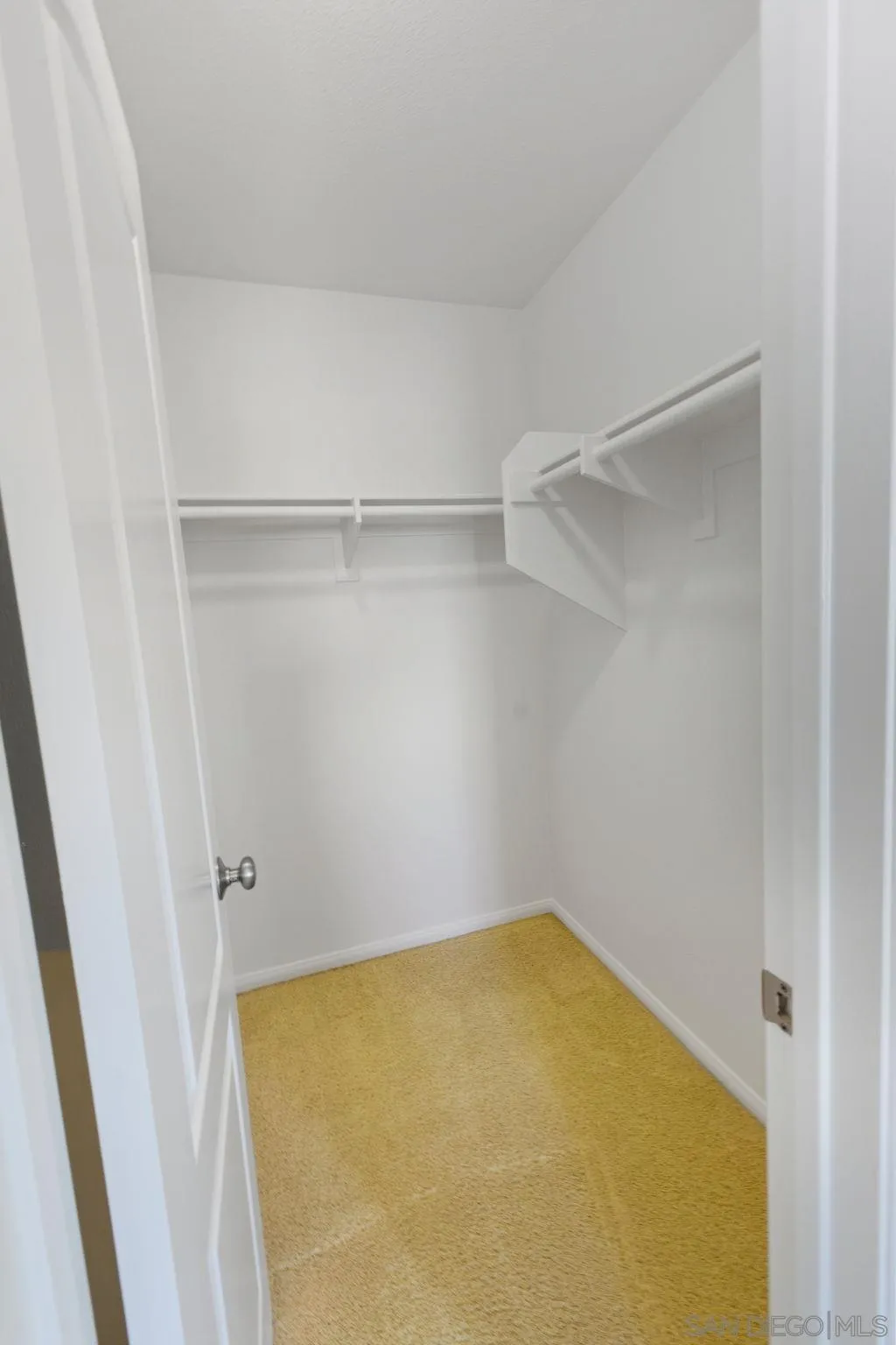 https://cdn.realtyfeed.com/cdn/127/260001434/ac21793035b8f38f266846990fd6ead9.webp