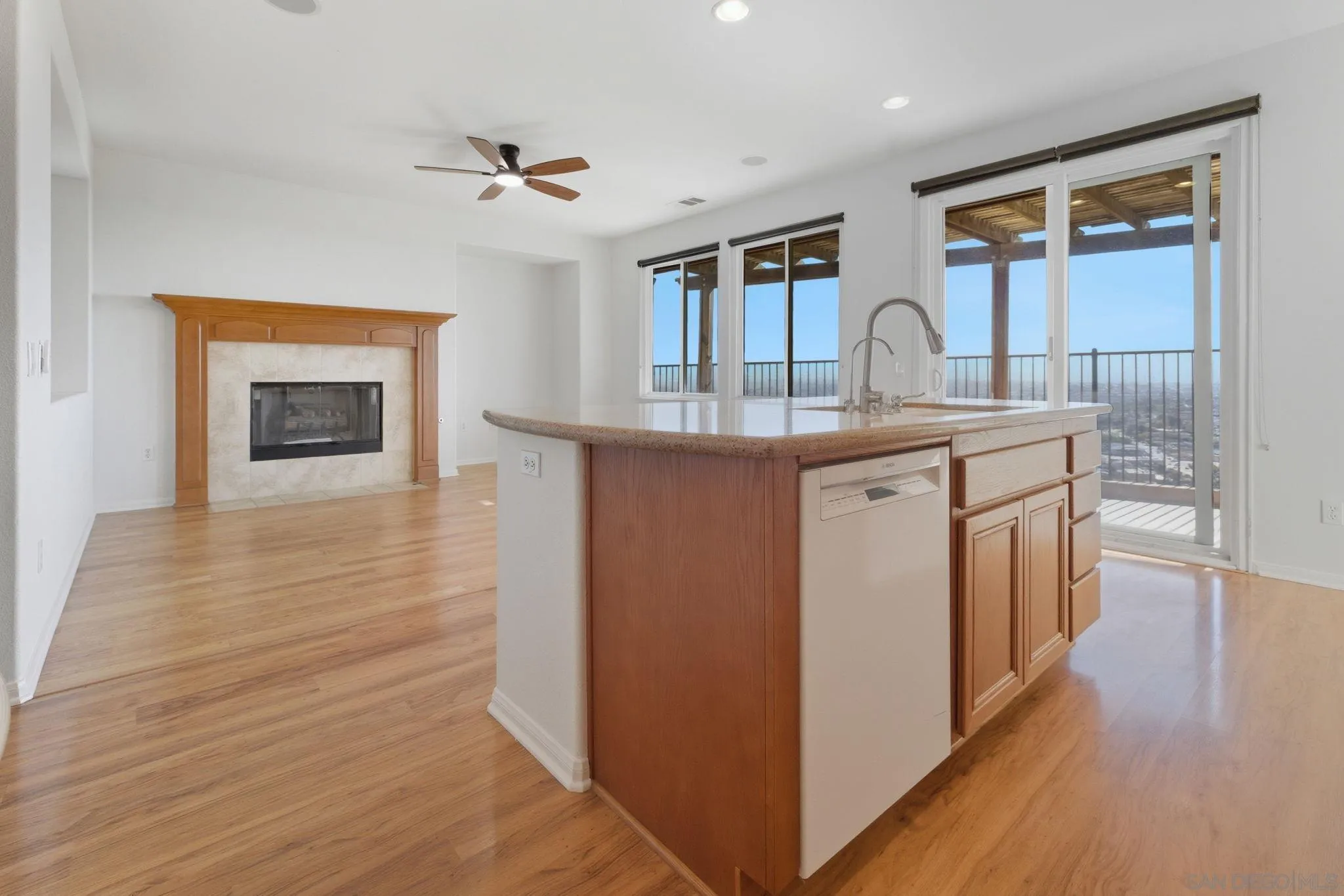 https://cdn.realtyfeed.com/cdn/127/260001434/fb0f08cf349657990e42692f76471861.webp