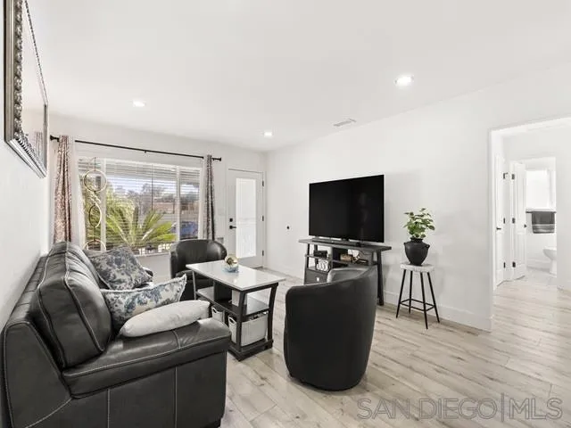 https://cdn.realtyfeed.com/cdn/127/260001435/efec615db72f1662a8794145e5984779.webp