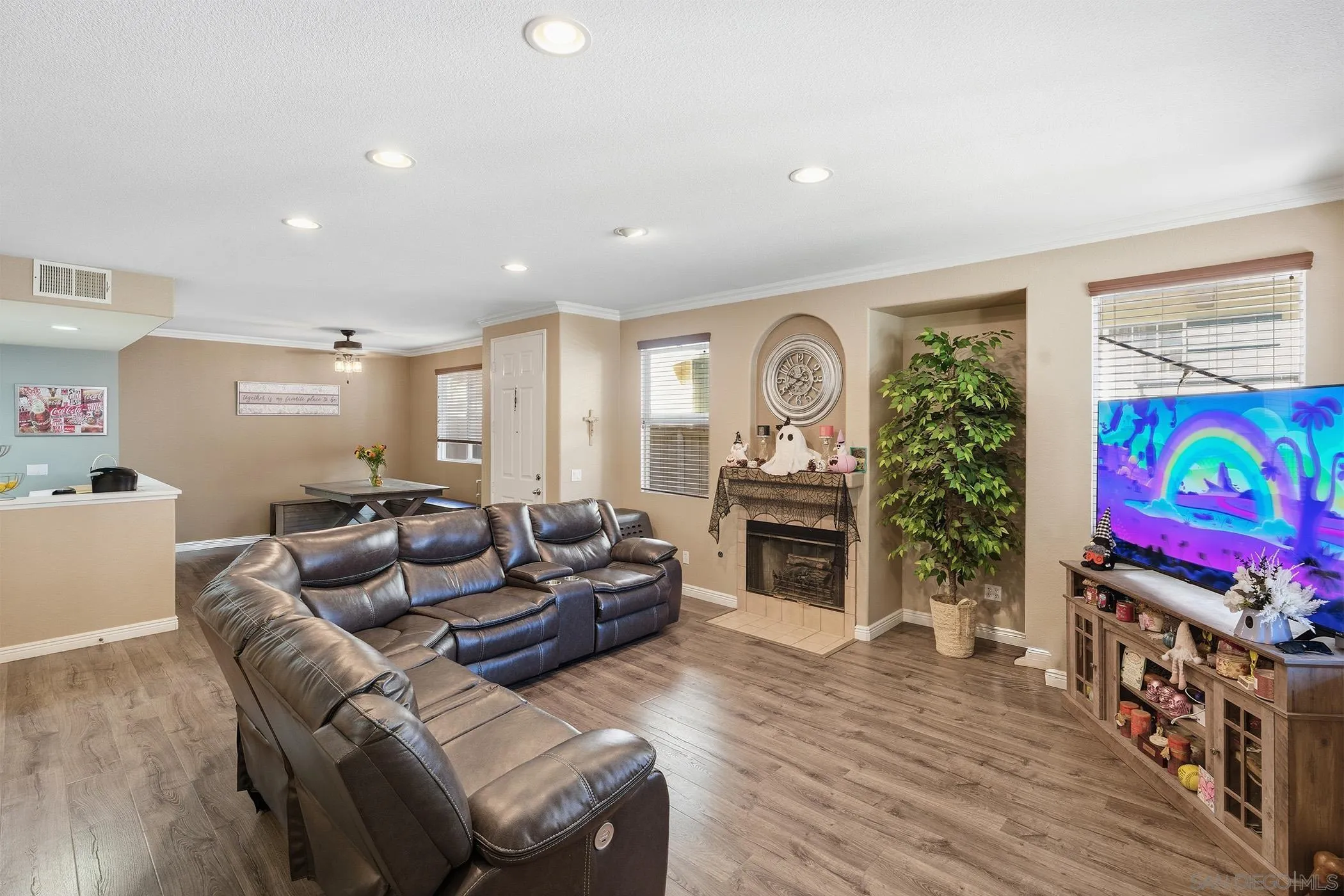 https://cdn.realtyfeed.com/cdn/127/260001439/000d66e81847e76c3418721fe255aaac.webp