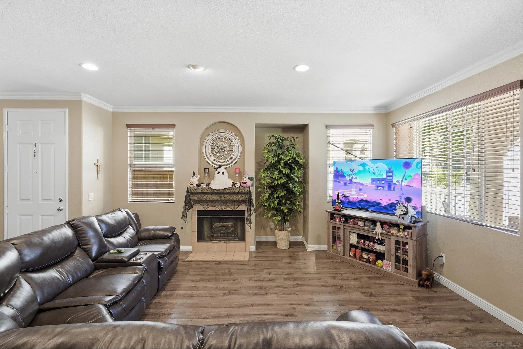 https://cdn.realtyfeed.com/cdn/127/260001439/0359d88c619cde3e22bd708da8c8139b.webp