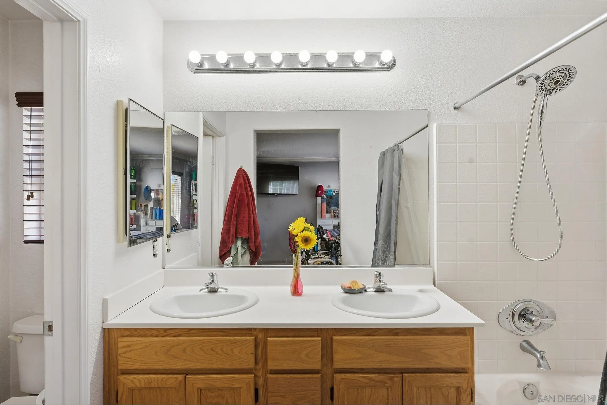 https://cdn.realtyfeed.com/cdn/127/260001439/5ef85c54a1a9794b87d38af3f2d3b0fc.webp
