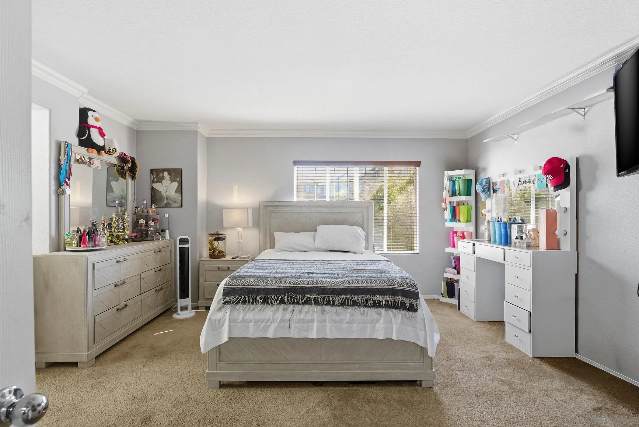 https://cdn.realtyfeed.com/cdn/127/260001439/b19f43036b3c5926282802e6d8c969a5.webp