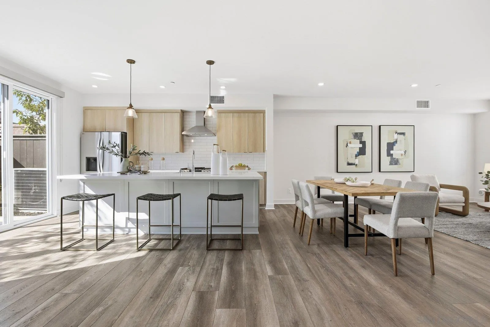 https://cdn.realtyfeed.com/cdn/127/260001440/11ba158d3a8015efd9515db81e3c66f6.webp