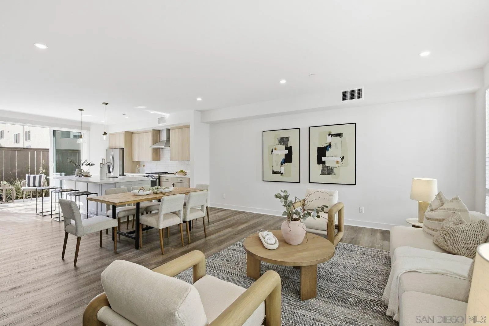 https://cdn.realtyfeed.com/cdn/127/260001440/70a3a2c236201b171b004578fc55d948.webp