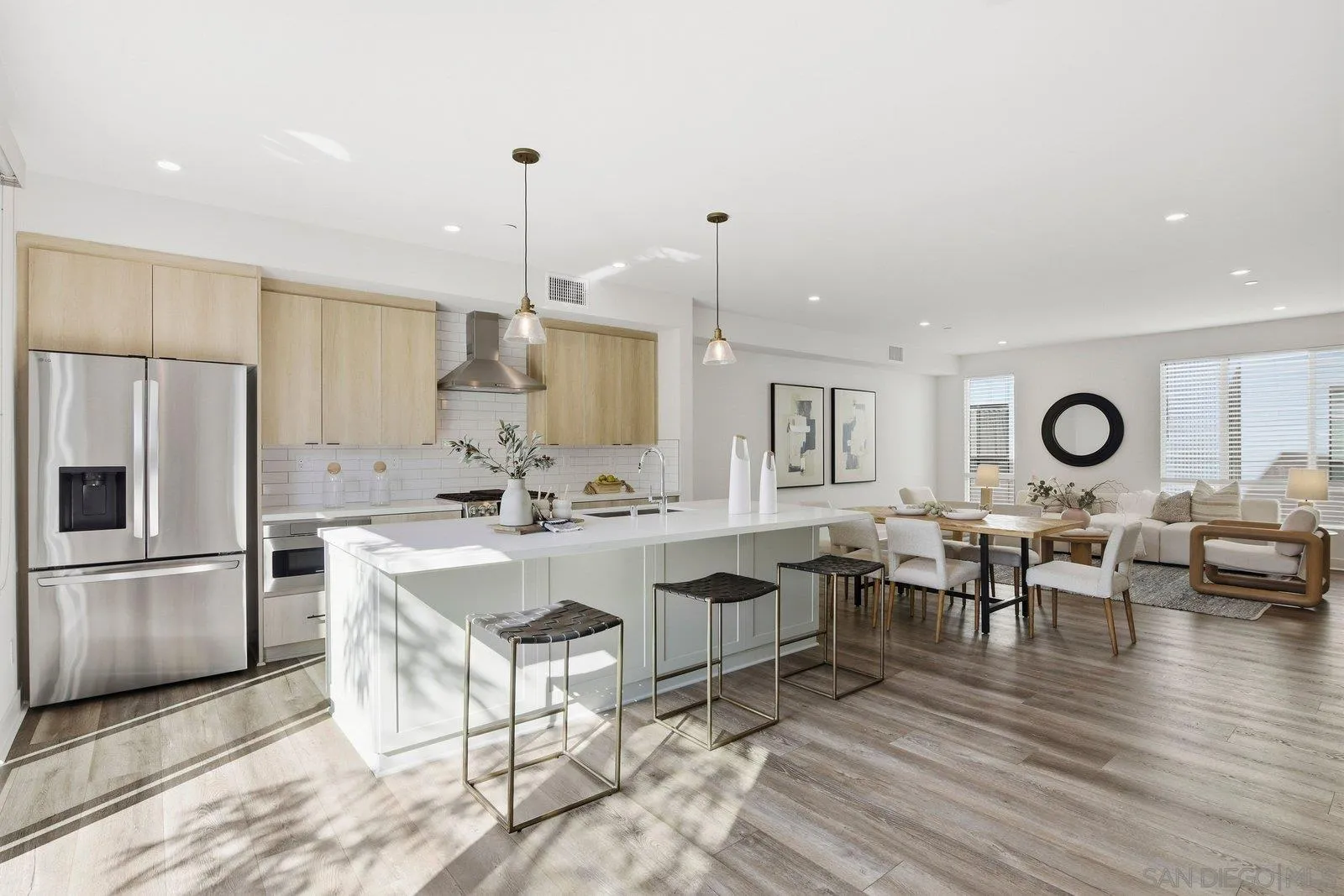 https://cdn.realtyfeed.com/cdn/127/260001440/70fe9e6731f8611461f205f942d08145.webp