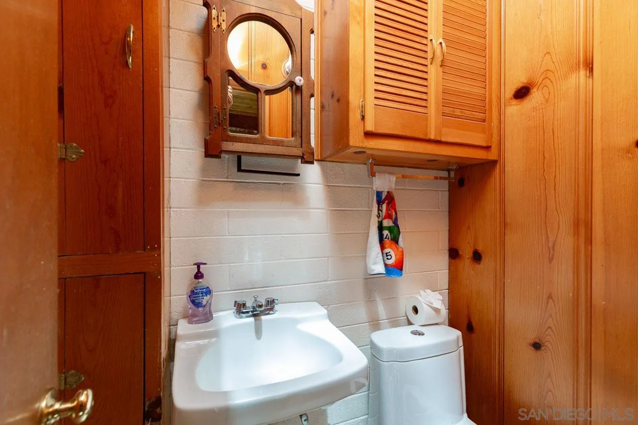 https://cdn.realtyfeed.com/cdn/127/260001446/01e8adc25055d9a5282c15d775a3b952.webp
