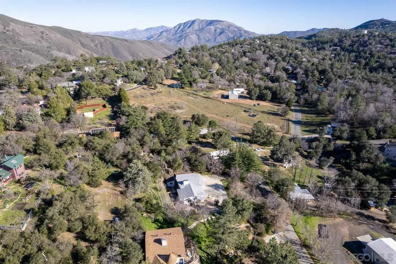 https://cdn.realtyfeed.com/cdn/127/260001446/391b68b98e2a3f37990baa00e2a793a9.webp