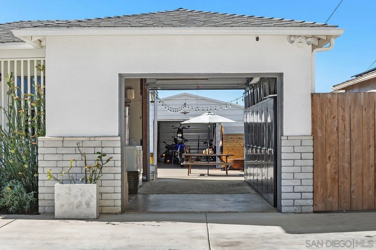 https://cdn.realtyfeed.com/cdn/127/260001447/a38aba89b2384e16bf0acb1c489cb245.webp