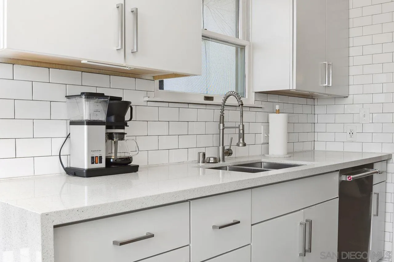 https://cdn.realtyfeed.com/cdn/127/260001447/e9598bf9c568f4059d35c067f63443a7.webp
