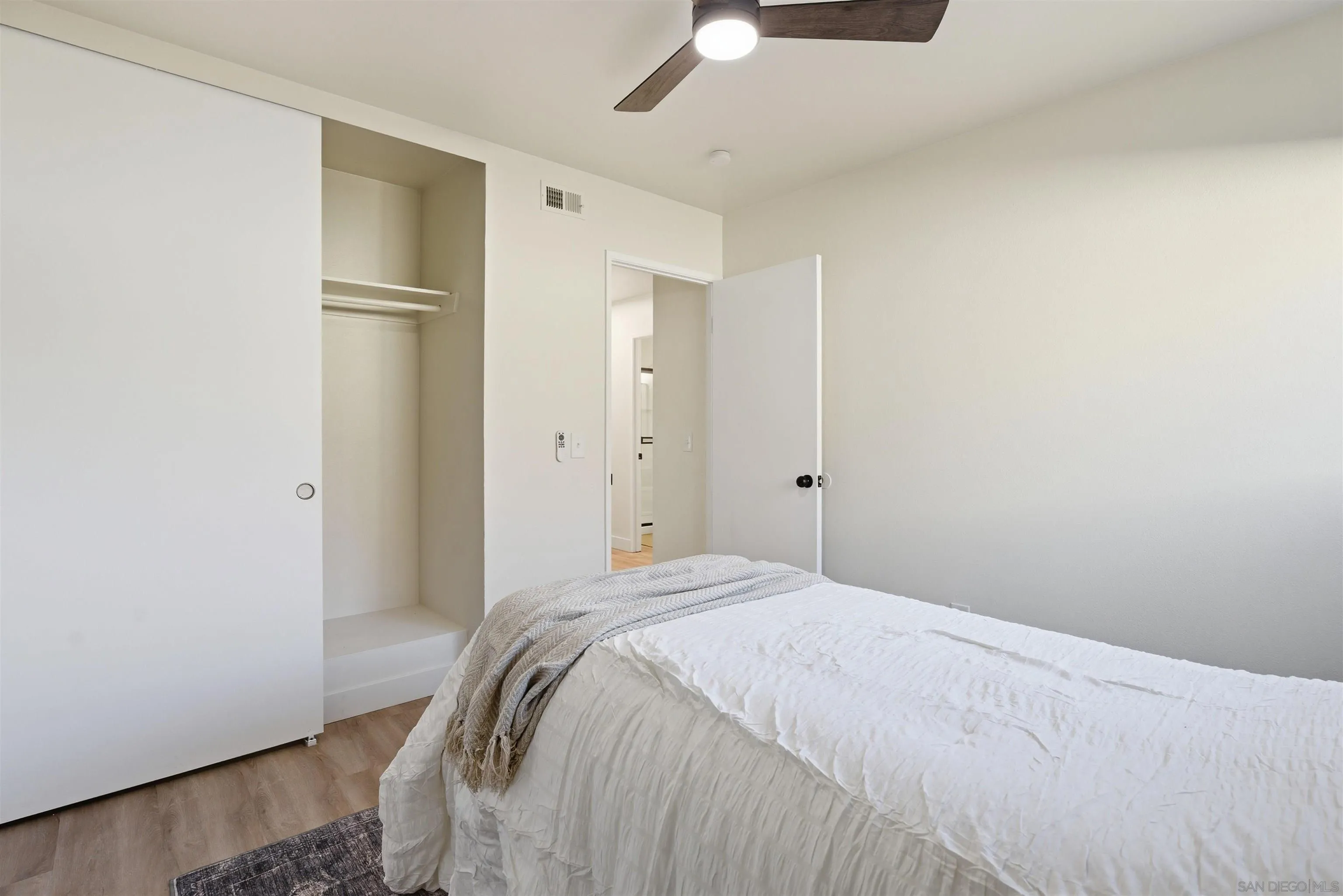 https://cdn.realtyfeed.com/cdn/127/260001451/48245757a07efd524f8d488528463794.webp