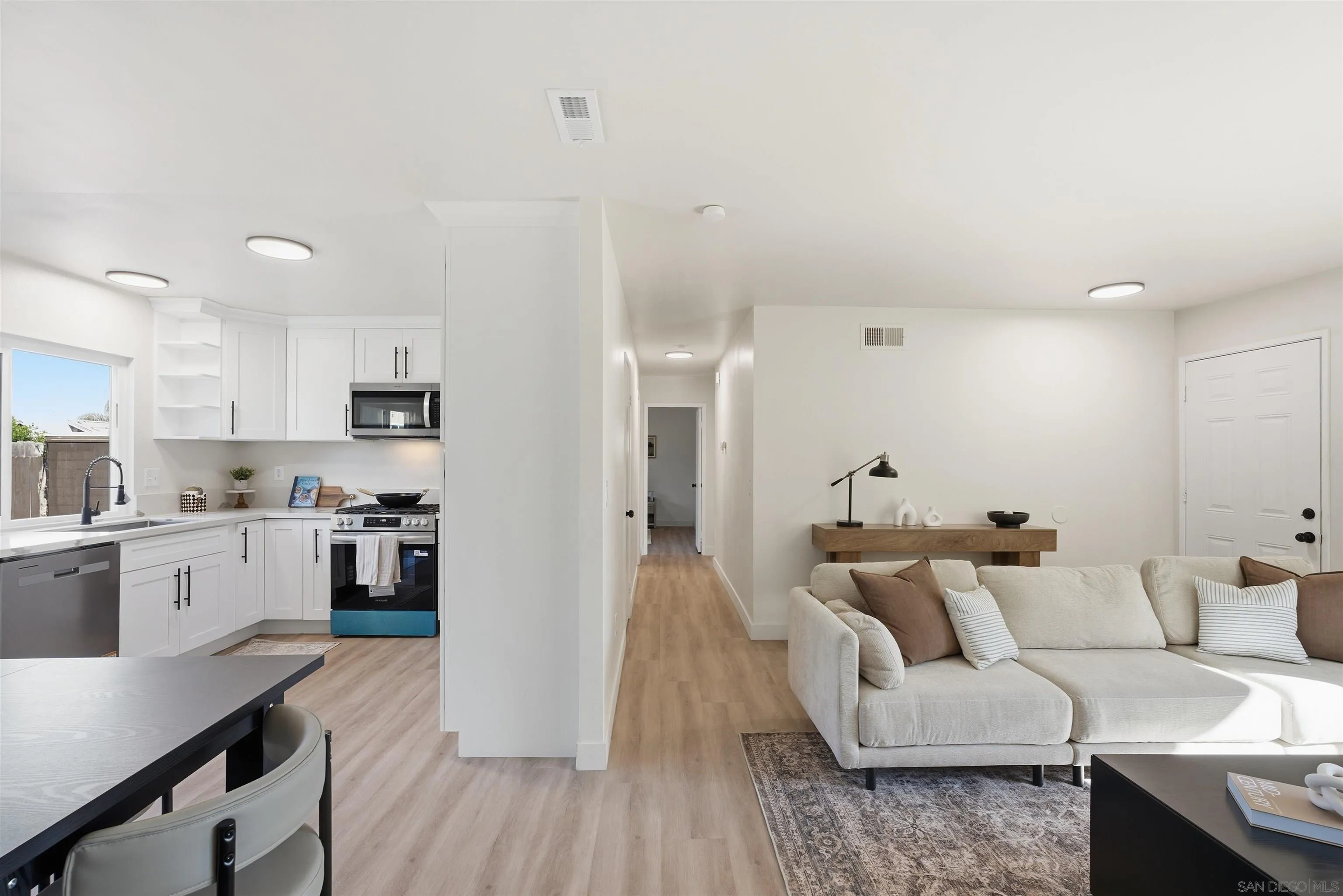 https://cdn.realtyfeed.com/cdn/127/260001451/6c554b254bc0faf25603e574ba26f015.webp