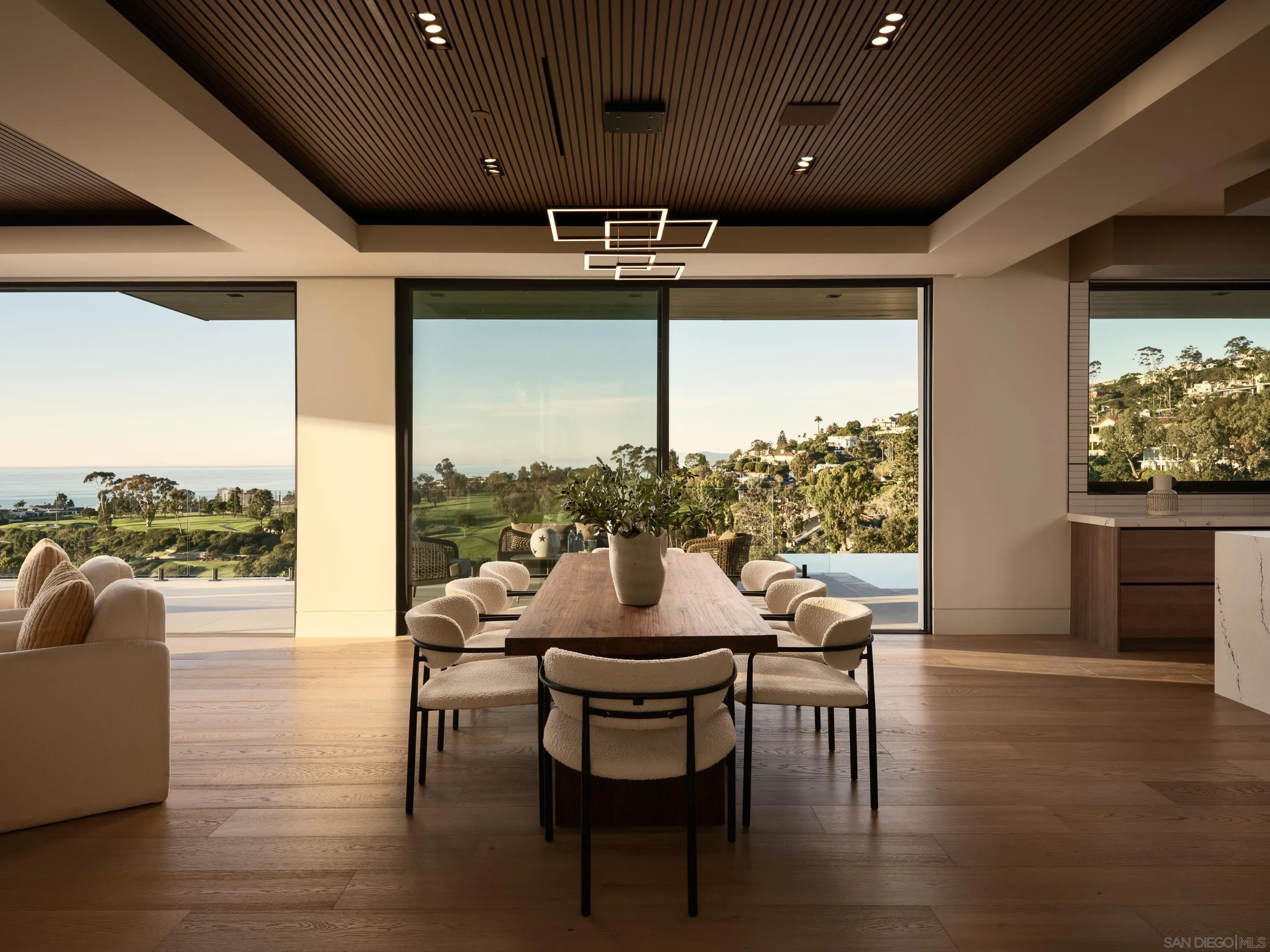 https://cdn.realtyfeed.com/cdn/127/260001453/2e9a843855726eec2b42ba8e7dcb2072.webp