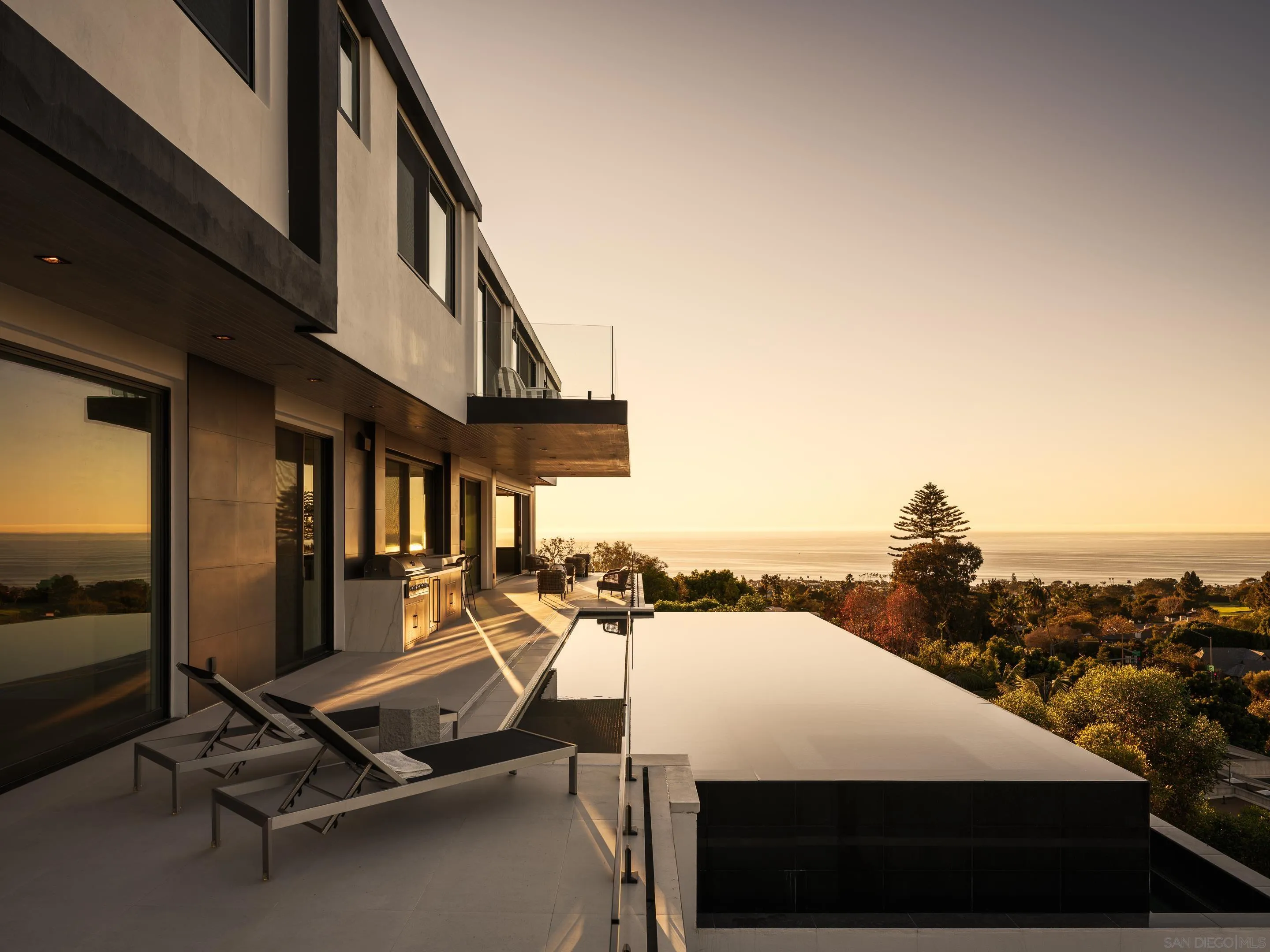 https://cdn.realtyfeed.com/cdn/127/260001453/37354bdb7a185d32e8f06c7850139f79.webp