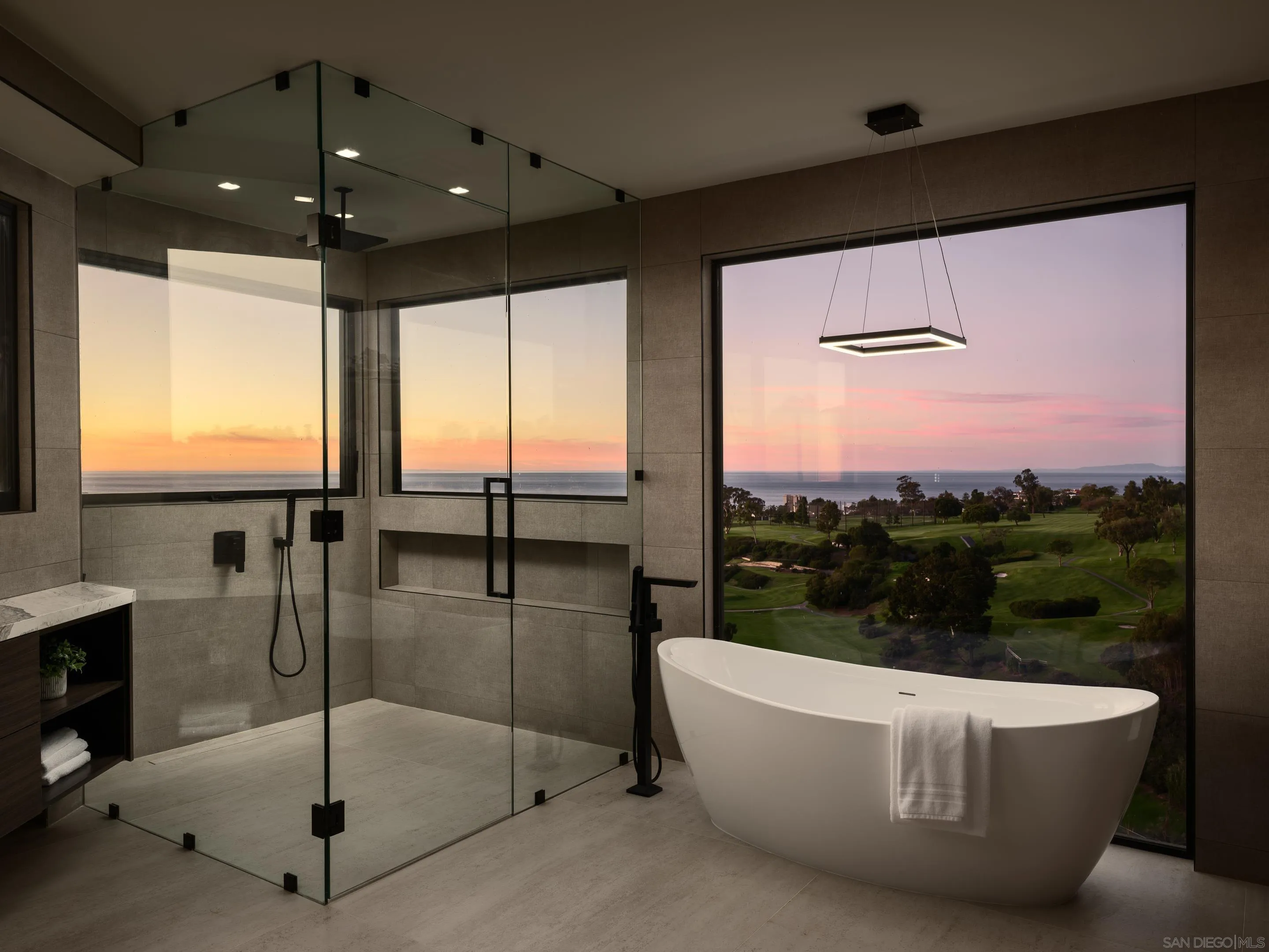 https://cdn.realtyfeed.com/cdn/127/260001453/c7c9ee8165d655863440896cbd6f5f79.webp