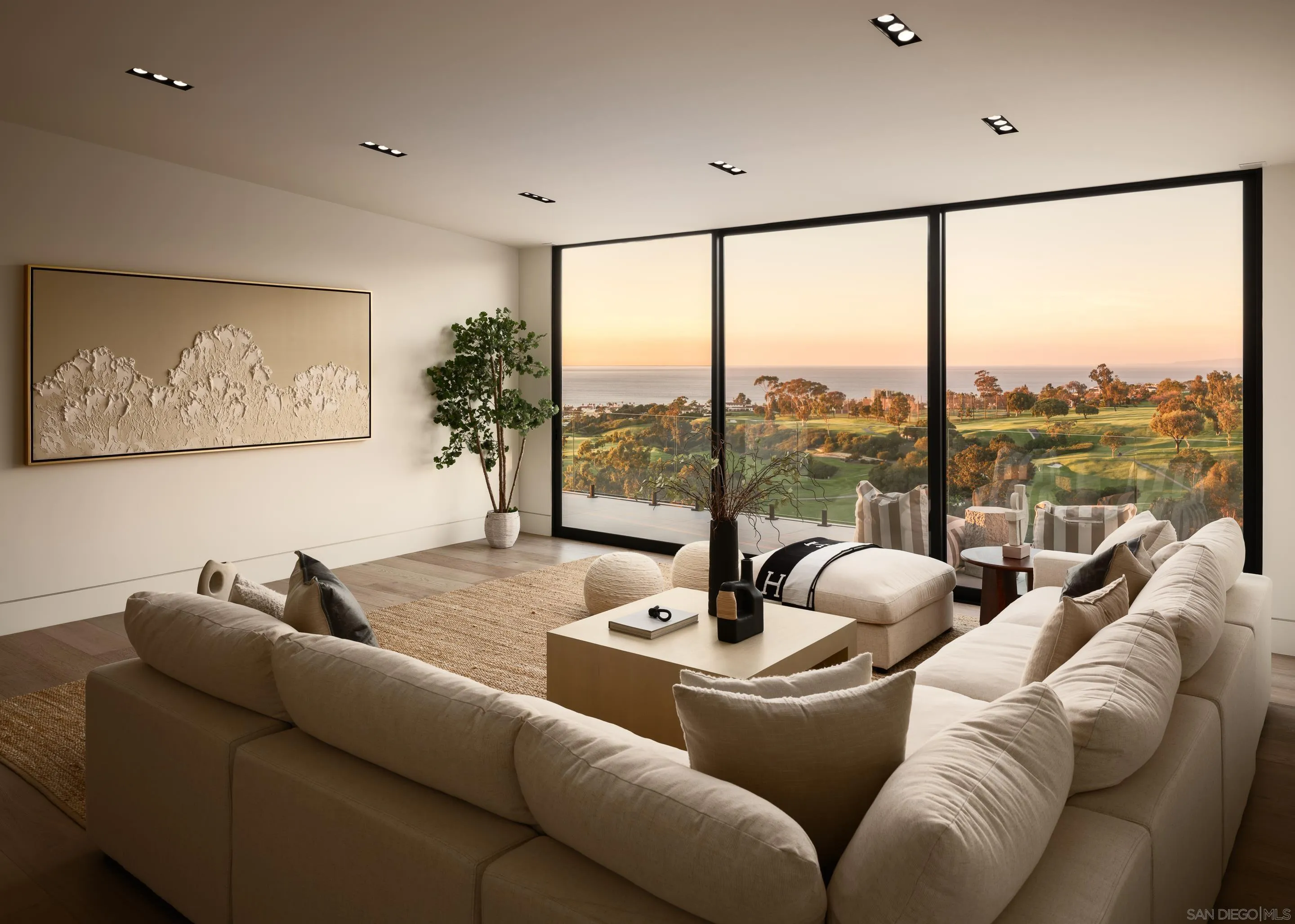https://cdn.realtyfeed.com/cdn/127/260001453/d50f9927b15d22d44e7e0fb252eaa8ae.webp