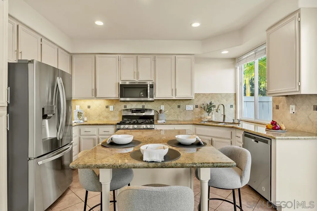 https://cdn.realtyfeed.com/cdn/127/260001454/2de649748a12d8128f6c9027cfd7f466.webp