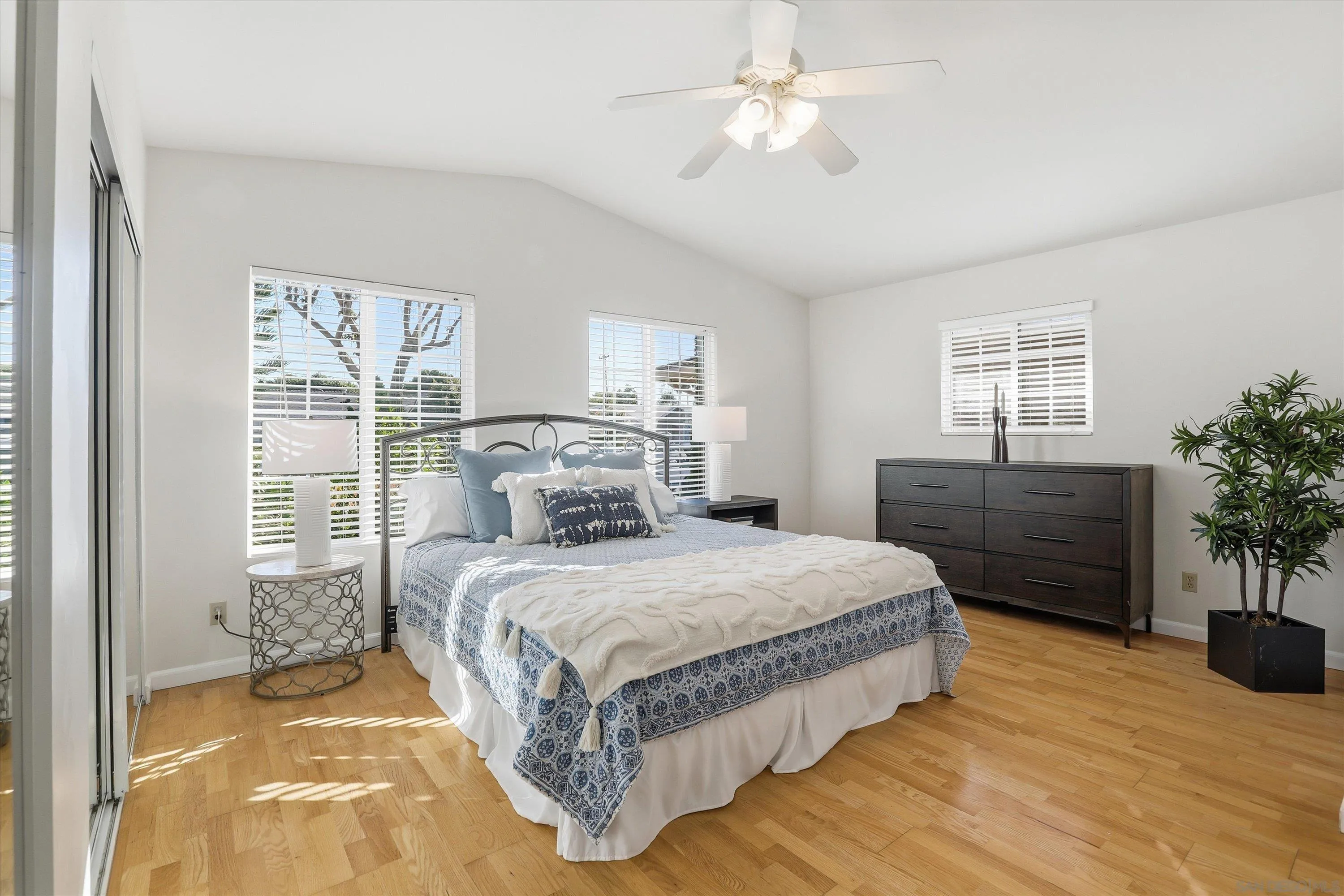 https://cdn.realtyfeed.com/cdn/127/260001456/a1396c29bd0ef3e8f0492e9d47d3b5cf.webp