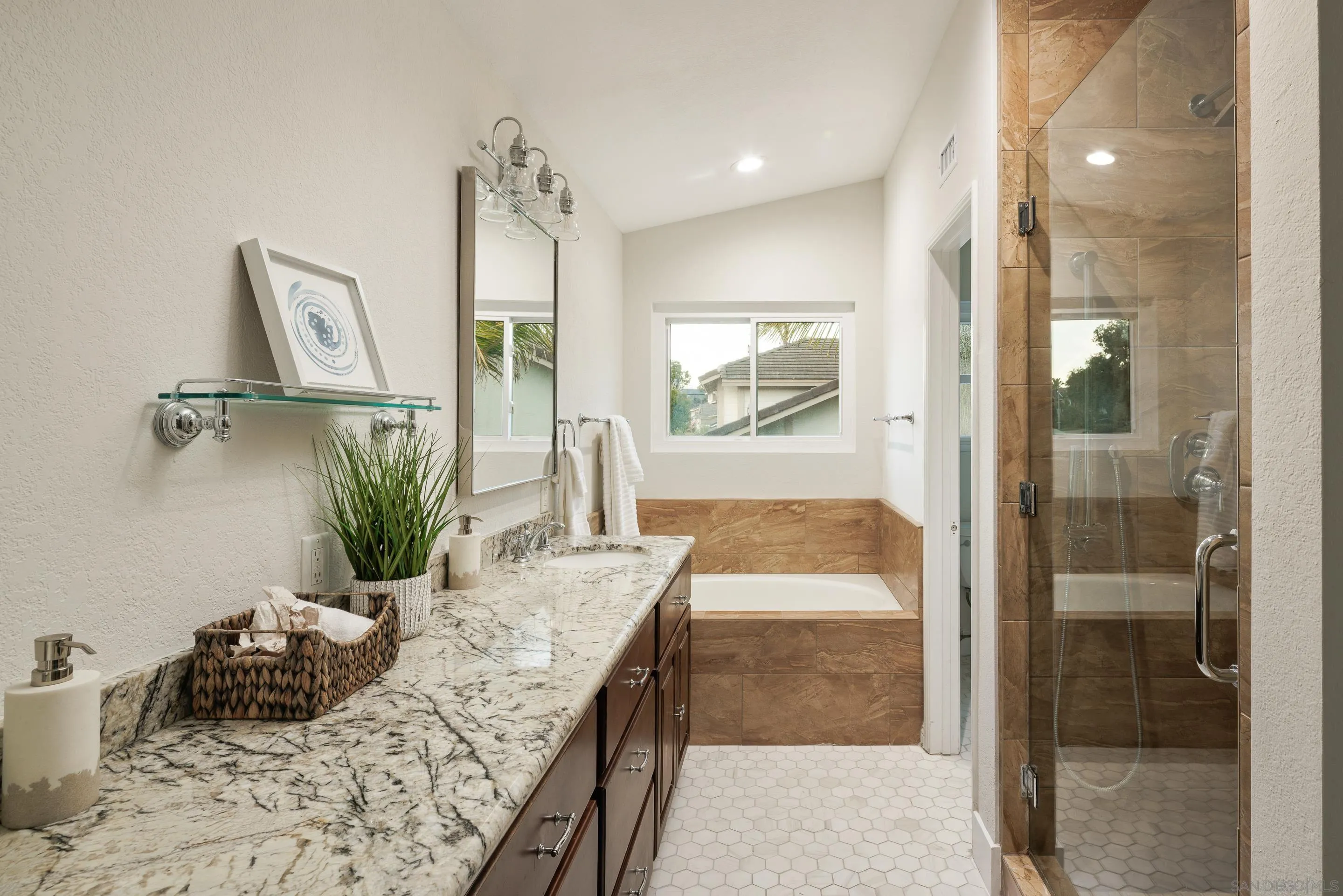 https://cdn.realtyfeed.com/cdn/127/260001459/eb977a315f959813ca963b55bb96b110.webp