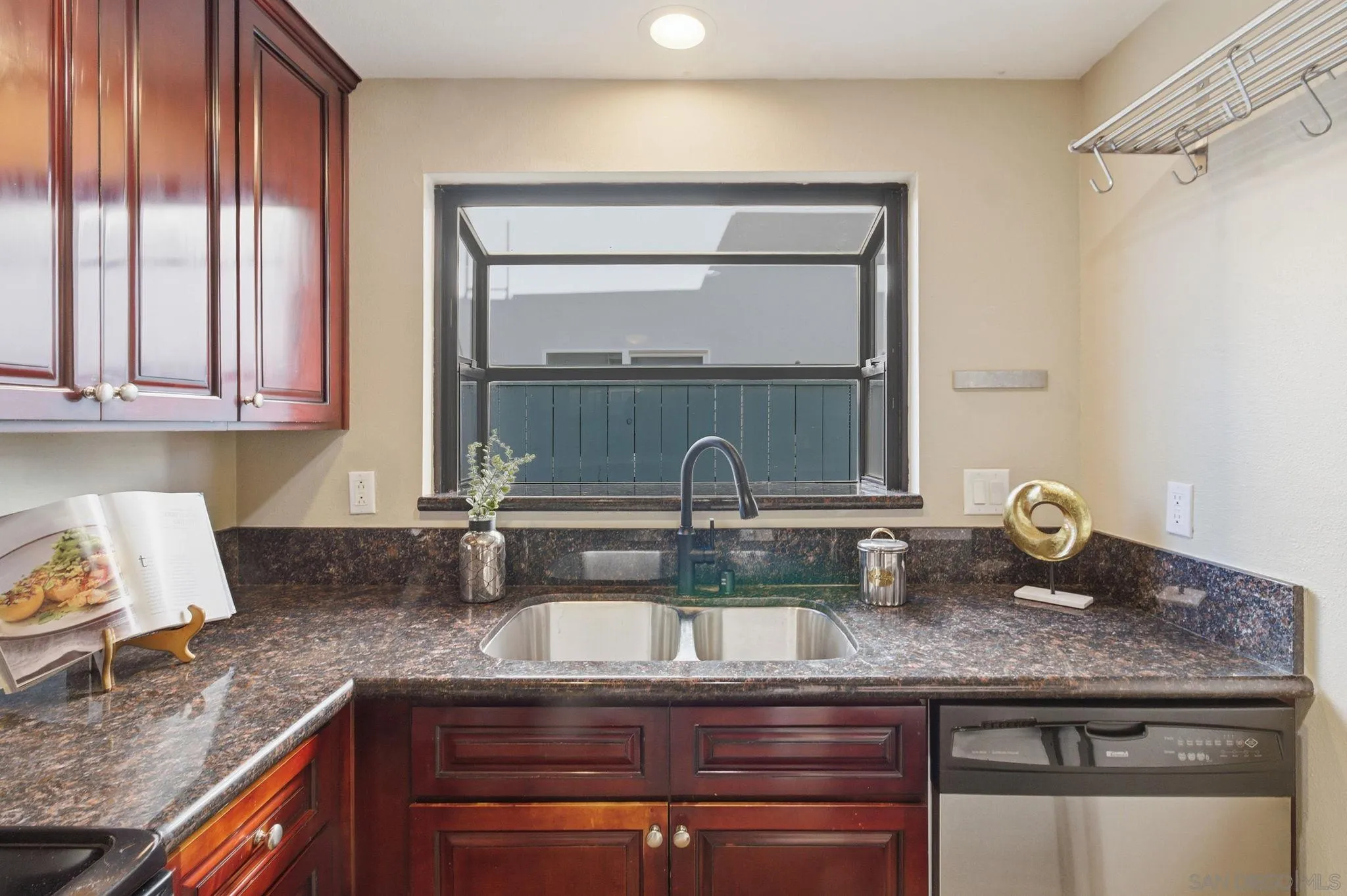 Photo #9: 260001463 Listing: Photo #9