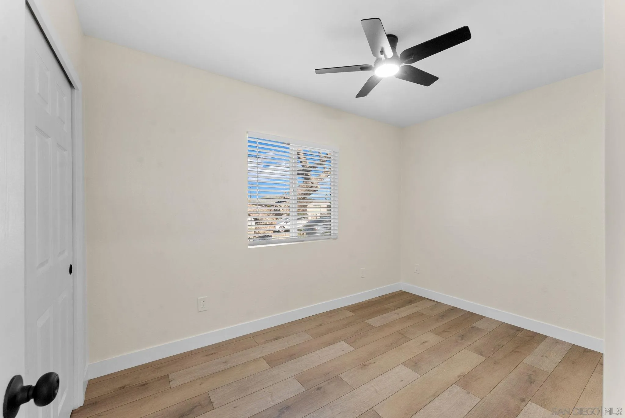 https://cdn.realtyfeed.com/cdn/127/260001470/8cc87bb27d2c3313b39e3e73baf7894e.webp