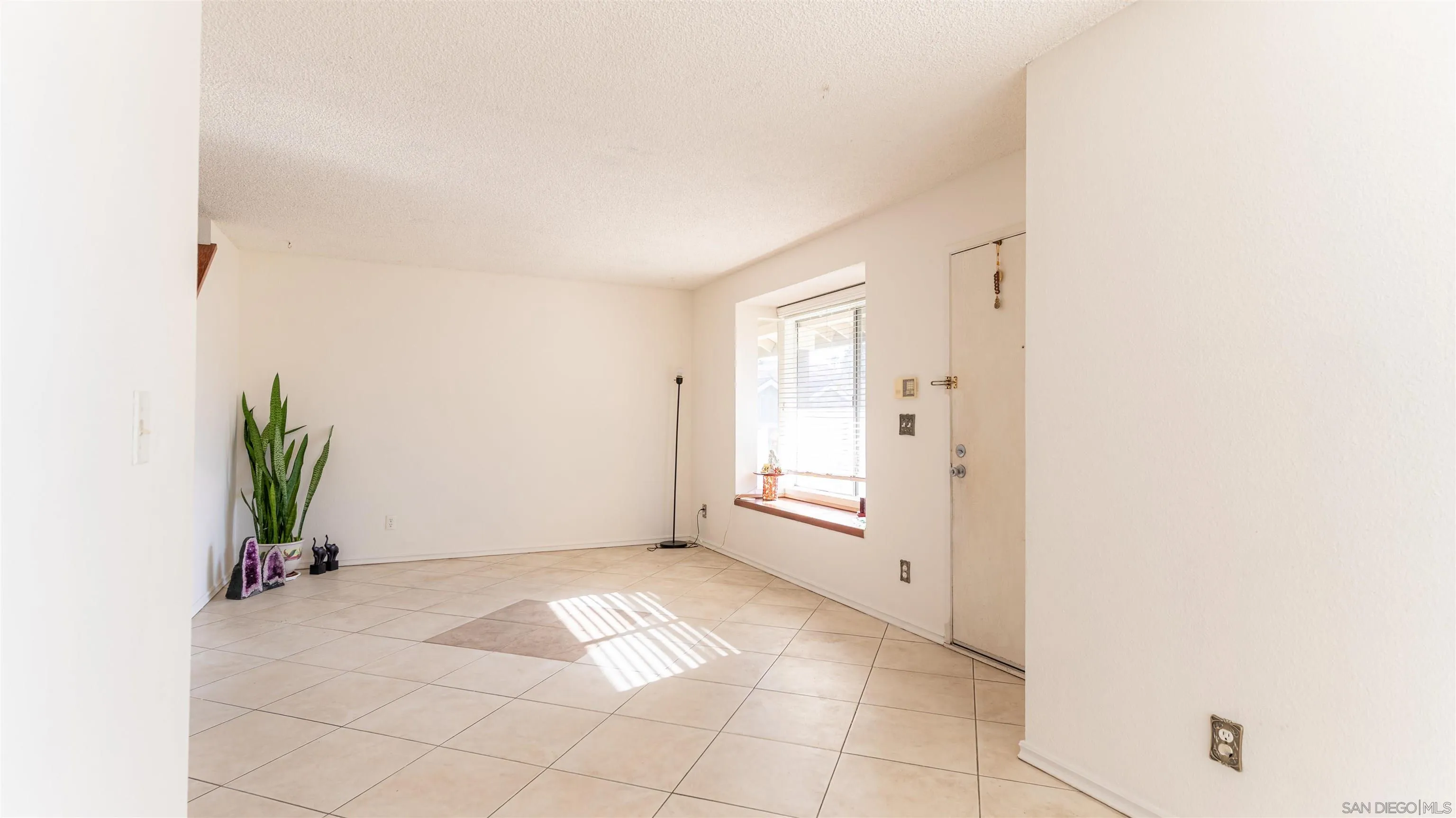 https://cdn.realtyfeed.com/cdn/127/260001475/0dea2911ae041390f9a3561e094efc90.webp