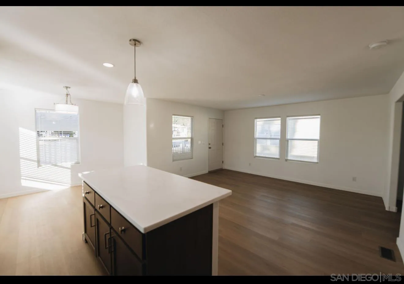 https://cdn.realtyfeed.com/cdn/127/260001476/1b4ff3325f8359ae49a83b0559c0ab9e.webp