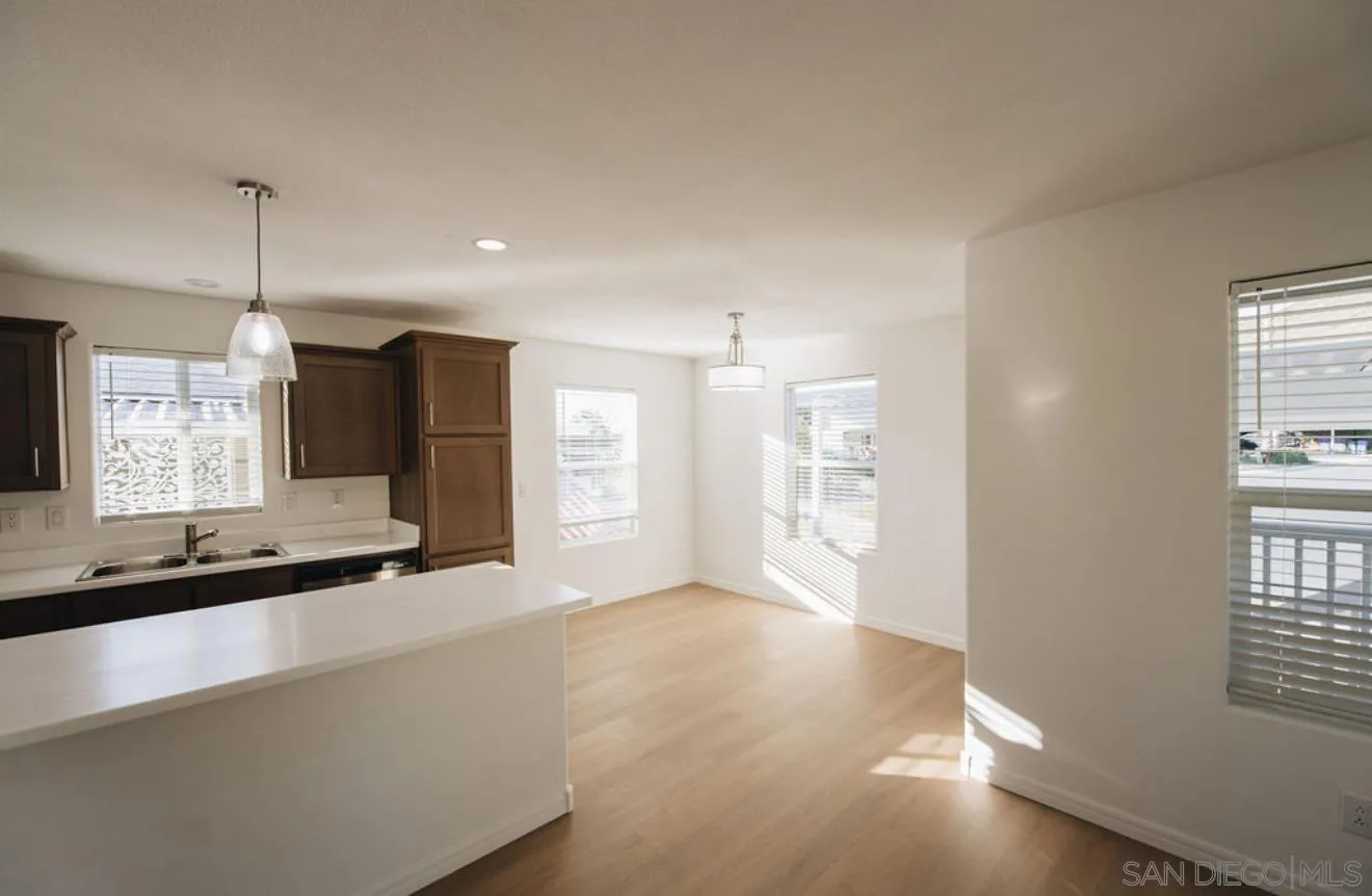 https://cdn.realtyfeed.com/cdn/127/260001476/1eb2193c1326c44c9365dc16ff3e59df.webp