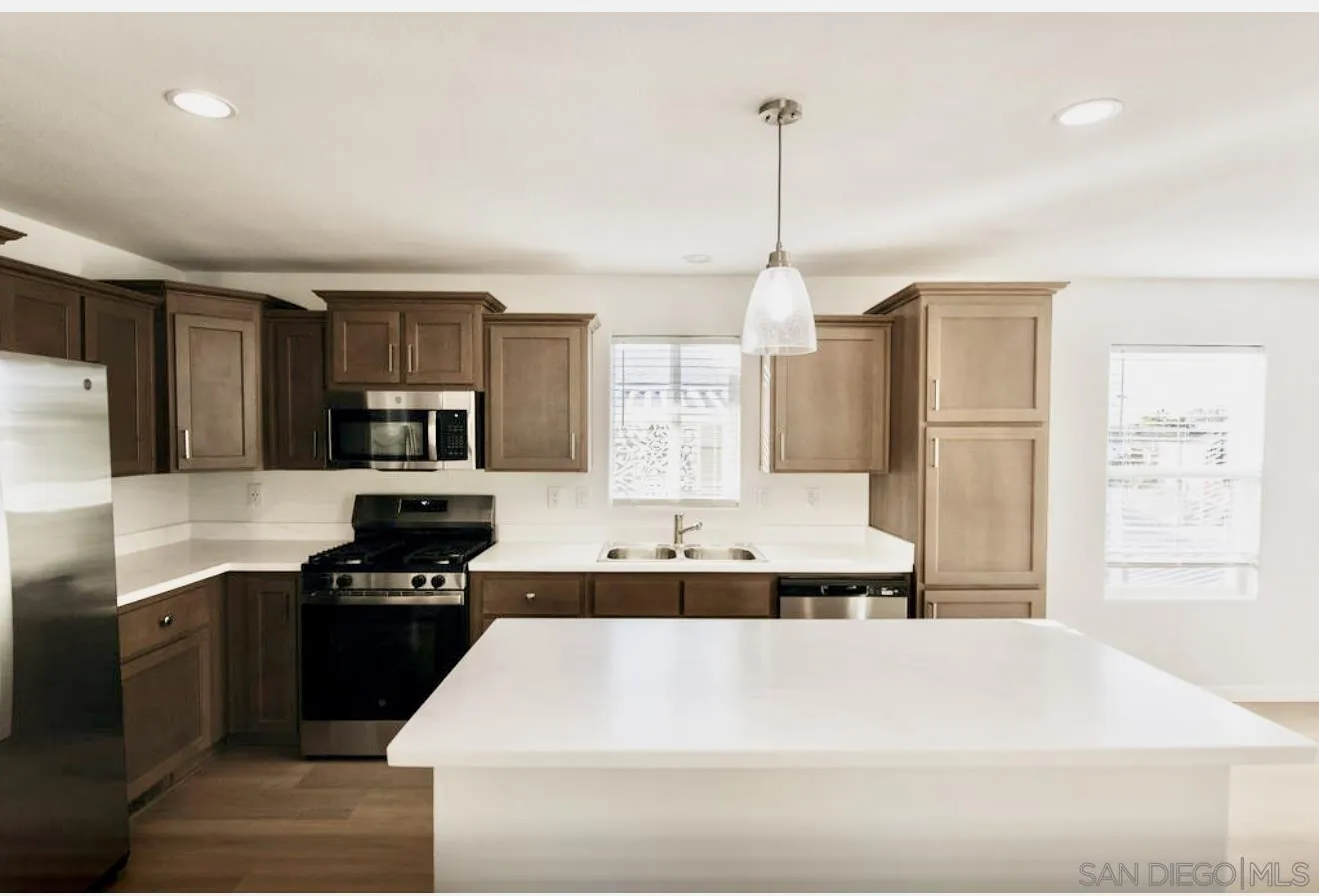https://cdn.realtyfeed.com/cdn/127/260001476/5d1f43c3a93206348b892681ba39a645.webp