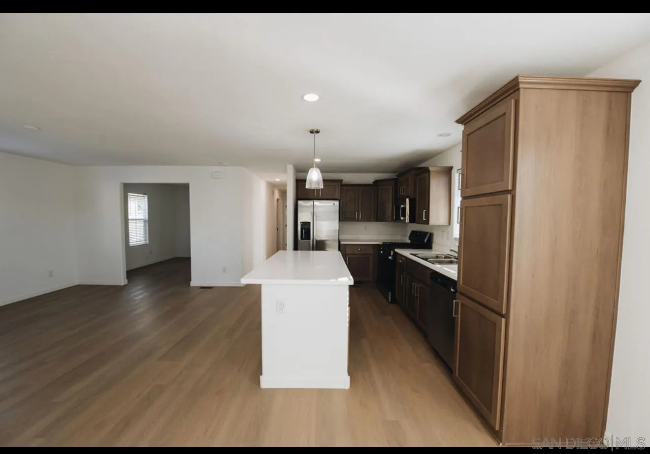https://cdn.realtyfeed.com/cdn/127/260001476/7383bb524c01fbd201f023ce7056a011.webp