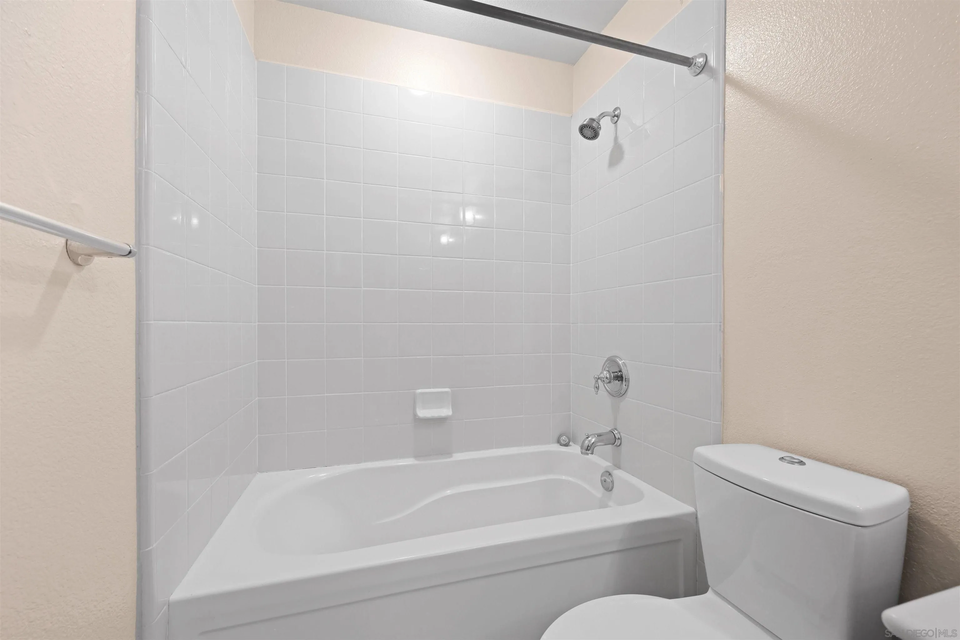 https://cdn.realtyfeed.com/cdn/127/260001479/954fe8e9b19818d9b91186501cba0458.webp