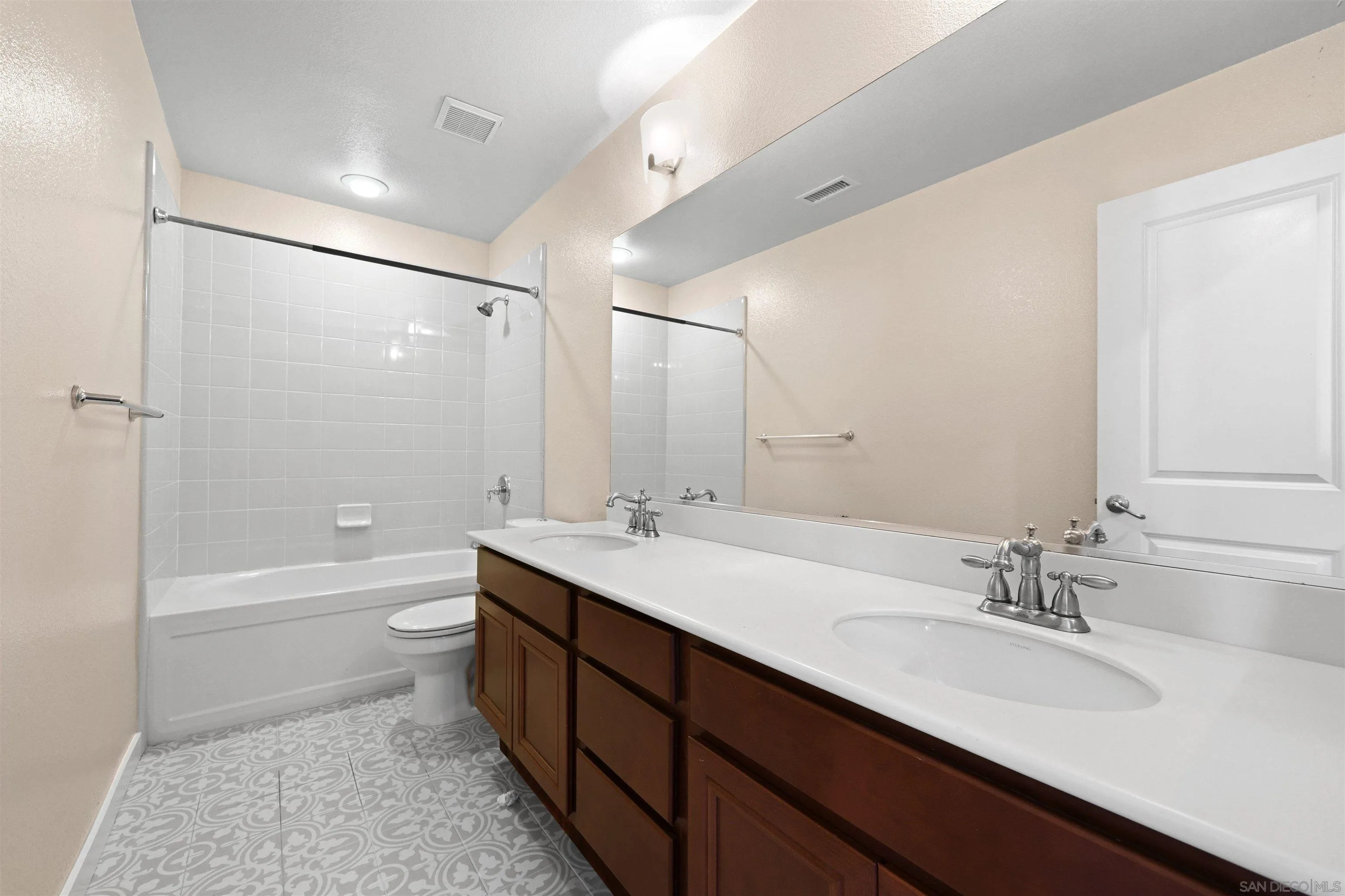 https://cdn.realtyfeed.com/cdn/127/260001479/ed0a4cb8aa990cb7c80eb6a450e0a947.webp