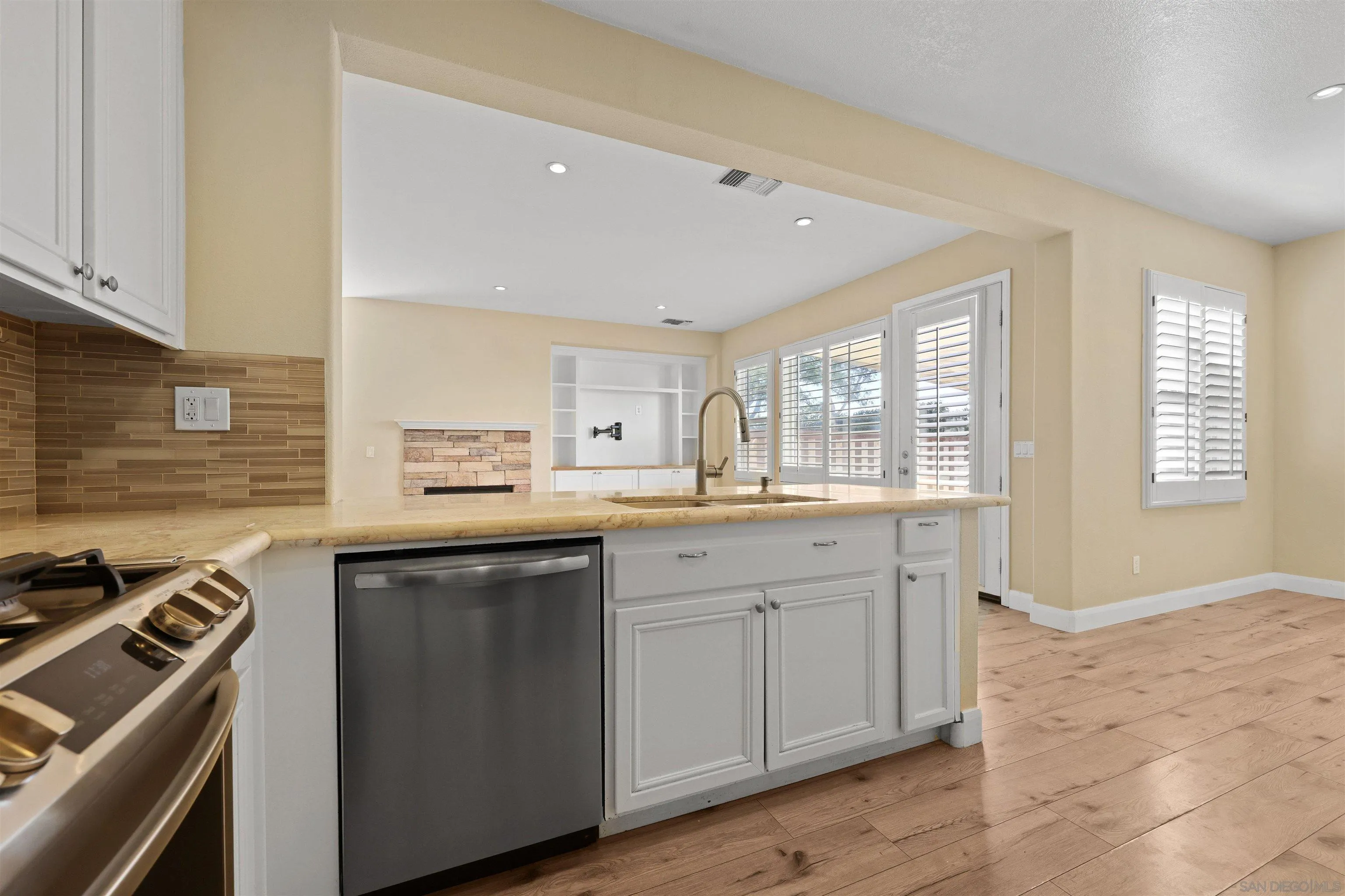 https://cdn.realtyfeed.com/cdn/127/260001479/fd4a00fad1221794507f96663b647e1c.webp