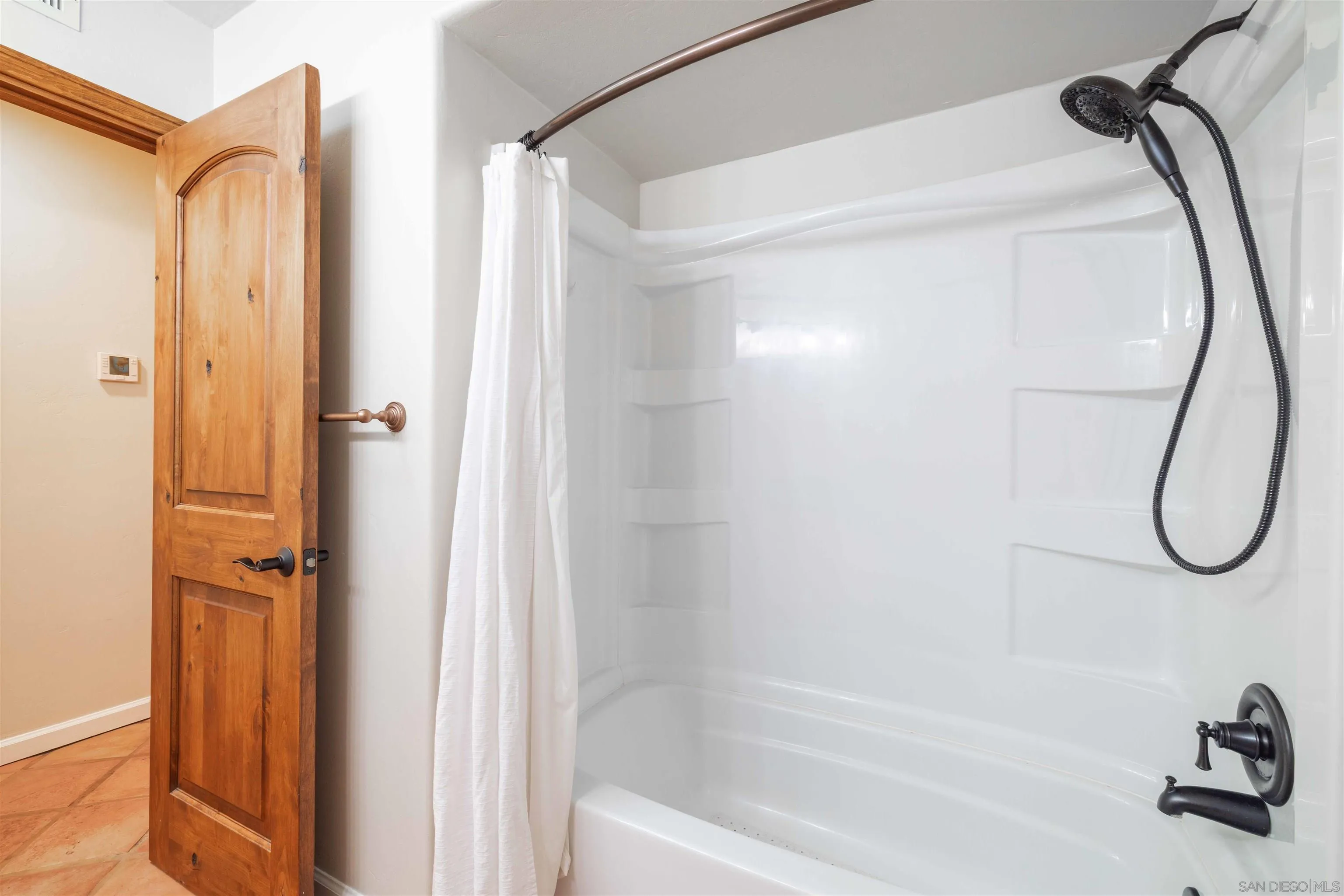 https://cdn.realtyfeed.com/cdn/127/260001480/2352e5502475b47e90a1862f53482c1a.webp