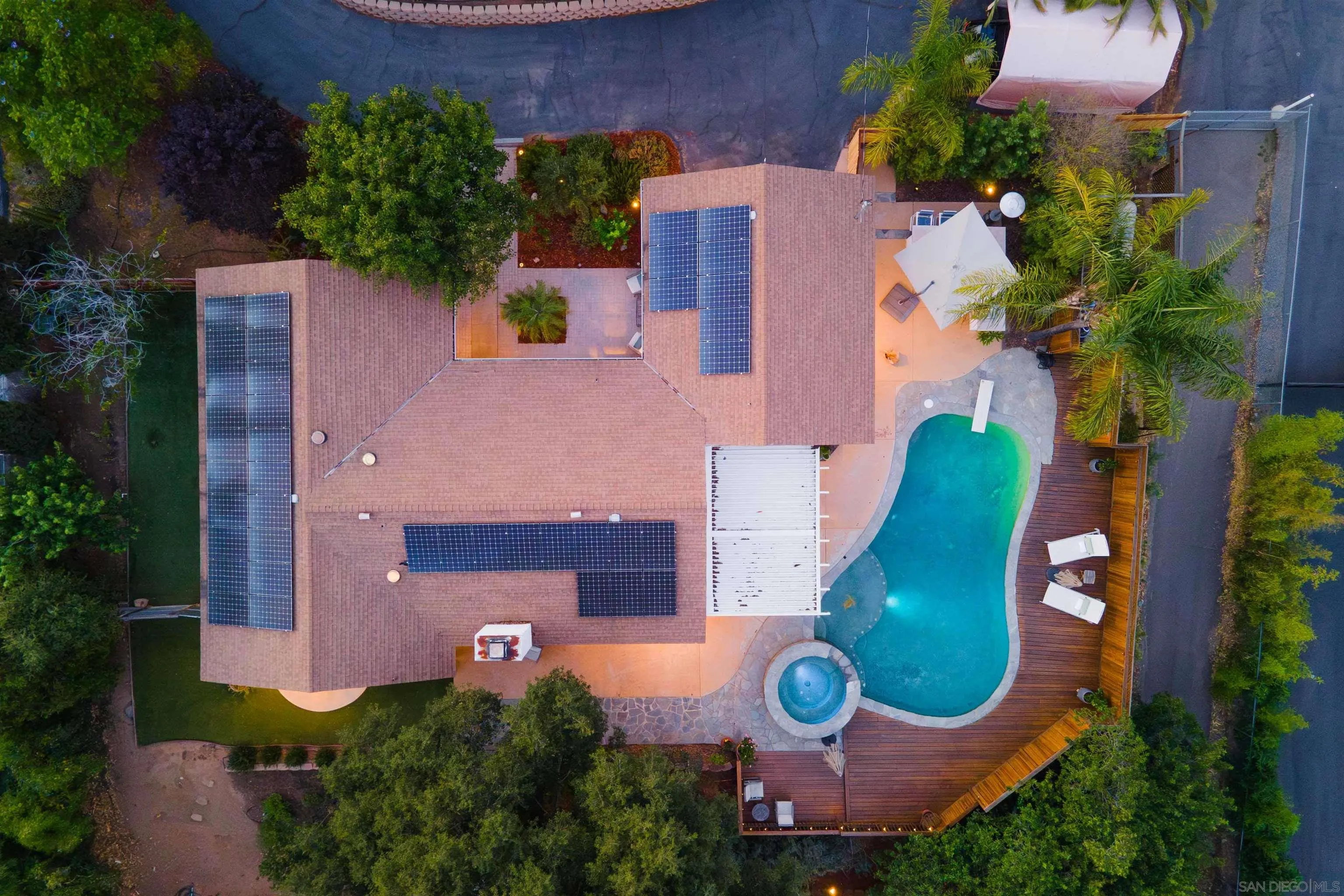 https://cdn.realtyfeed.com/cdn/127/260001480/280be2fbda73d1772442022df8956442.webp