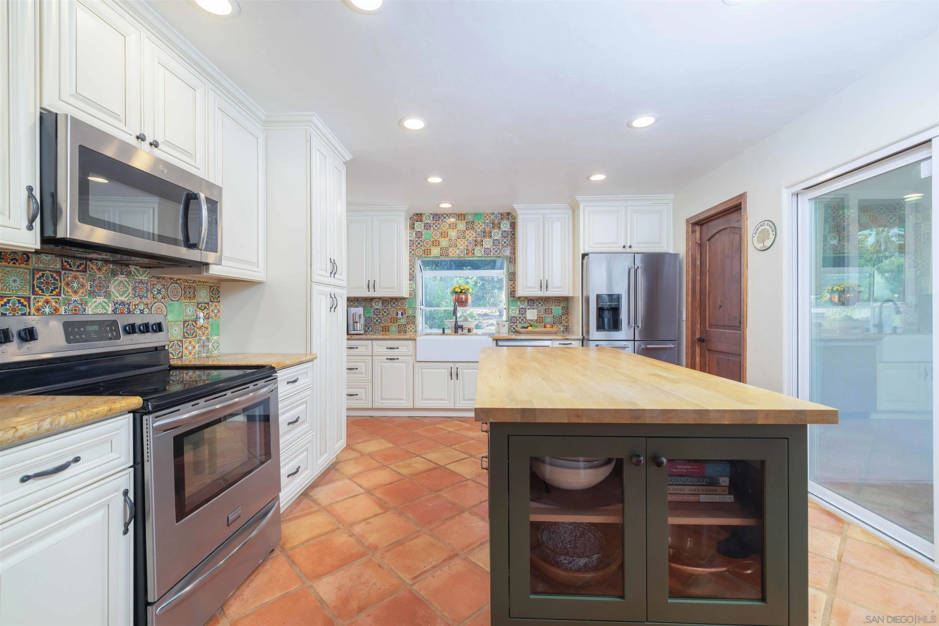https://cdn.realtyfeed.com/cdn/127/260001480/30905cbabf4b8f0dd6640058b8f56f2a.webp