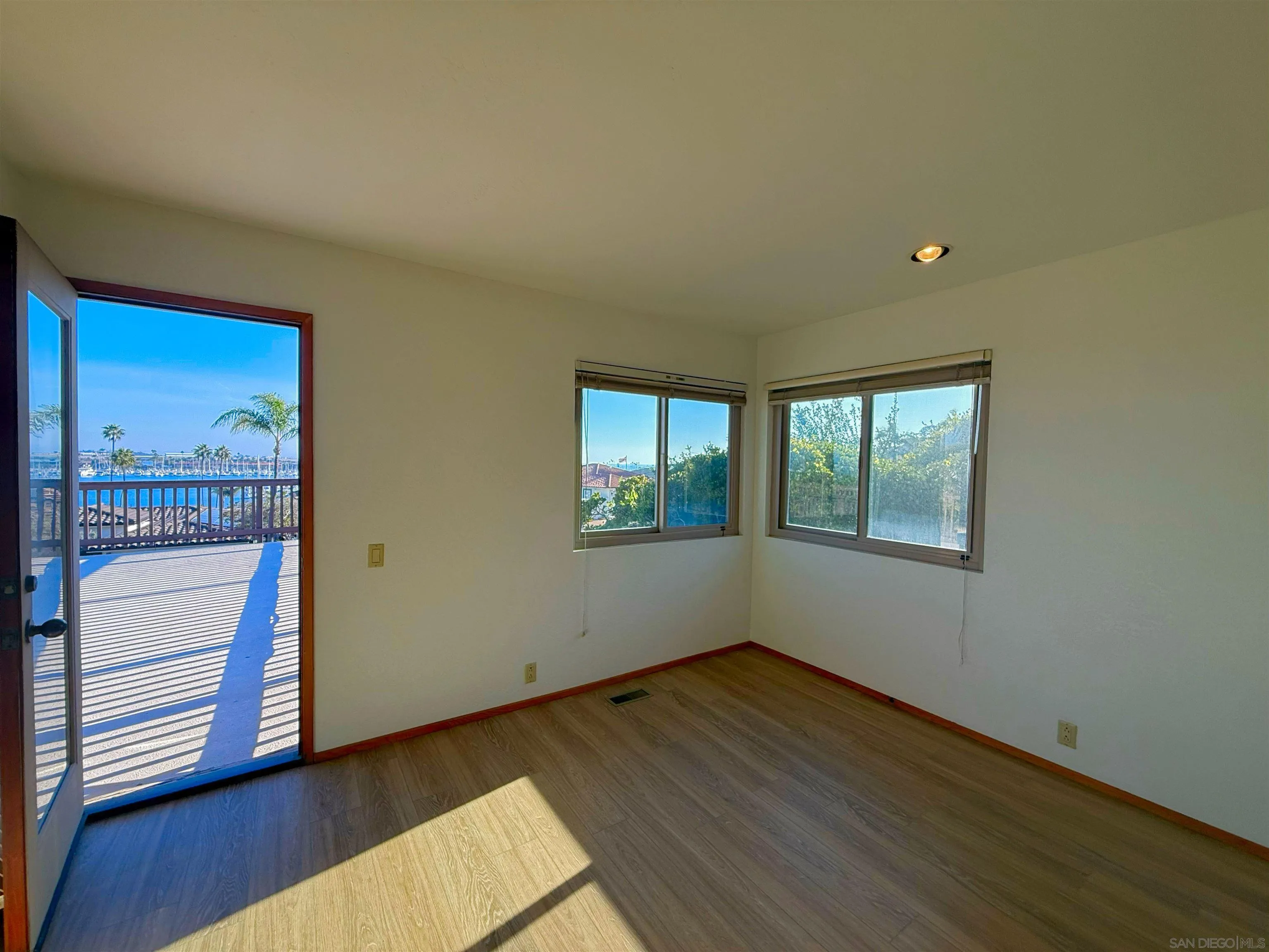 https://cdn.realtyfeed.com/cdn/127/260001483/1a18bdca1388d8ee6c752d47ee758333.webp